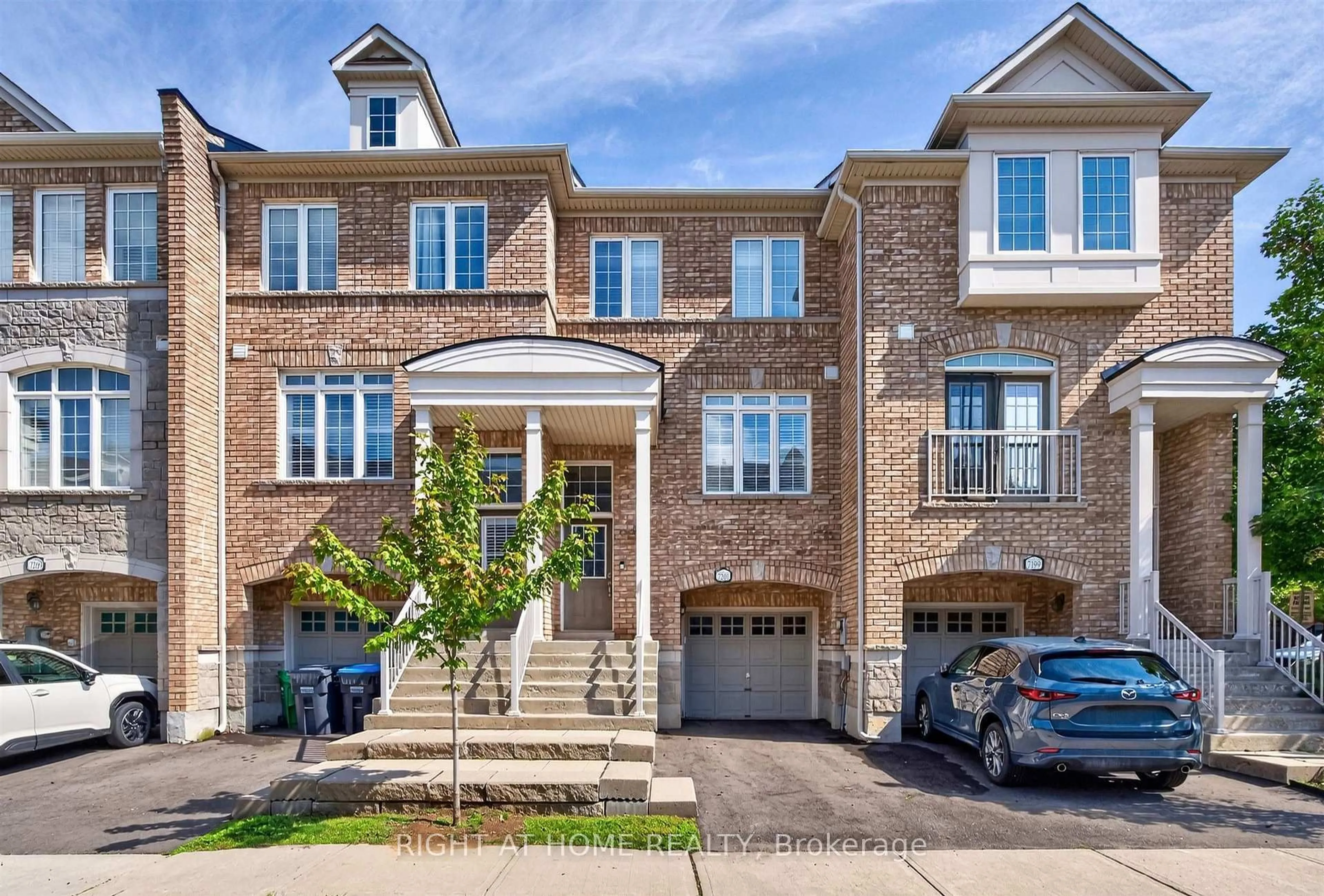 Home with brick exterior material, street for 7201 Triumph Lane, Mississauga Ontario L5N 0C5