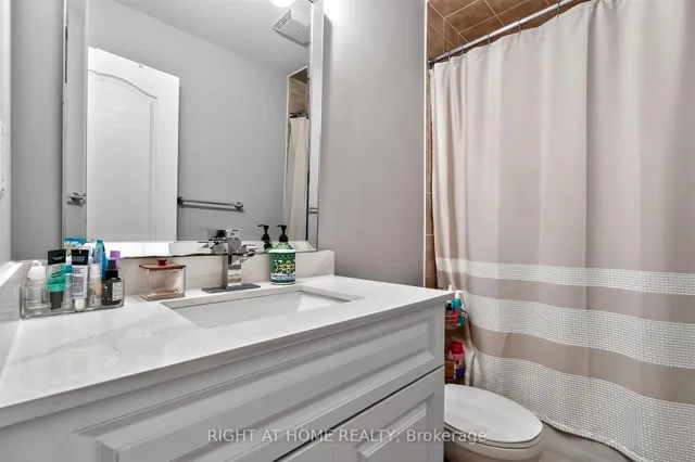 7201 Triumph Lane, Mississauga 4