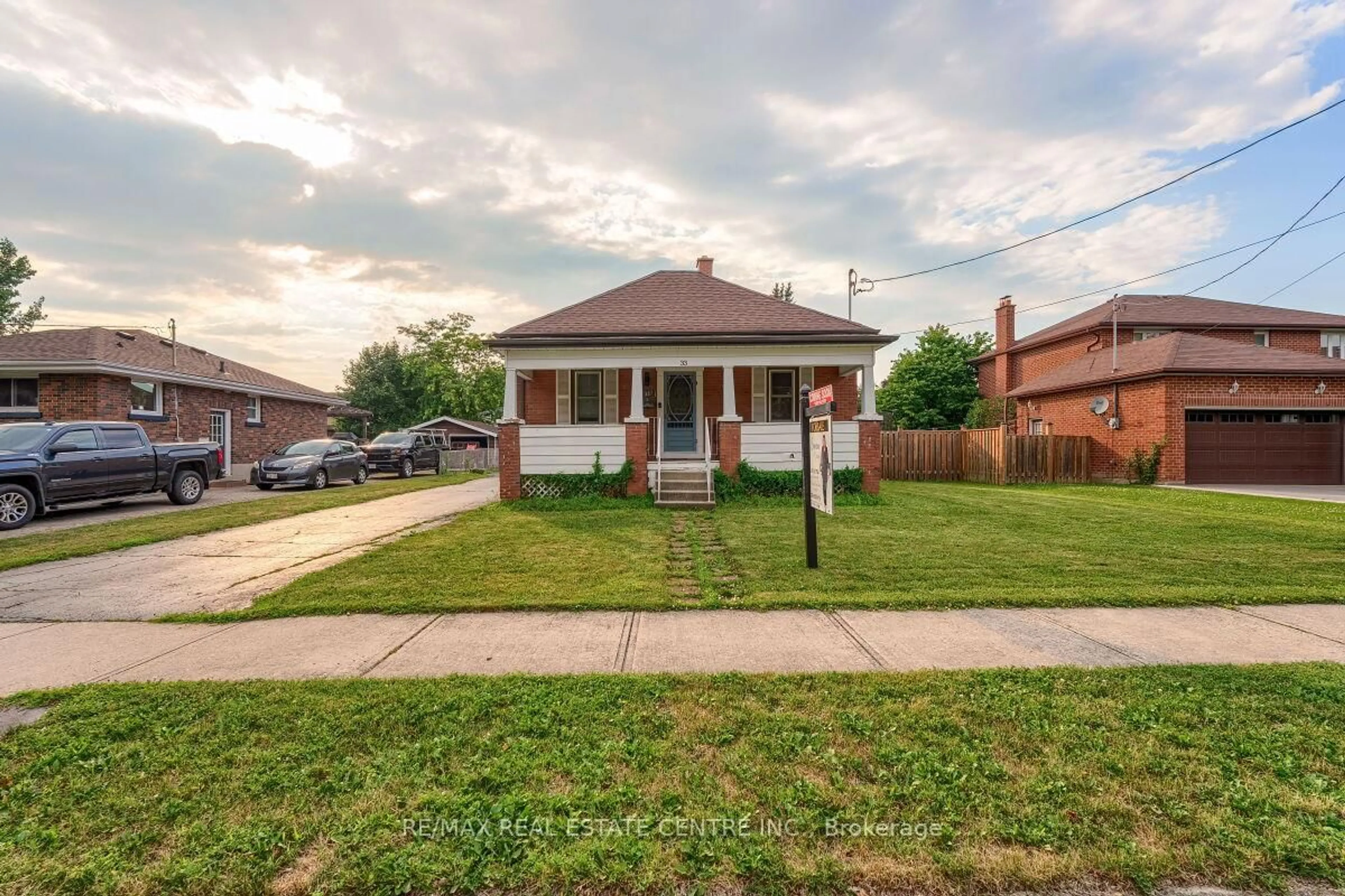 Home with brick exterior material, street for 33 MILES St, Milton Ontario L9T 1E5