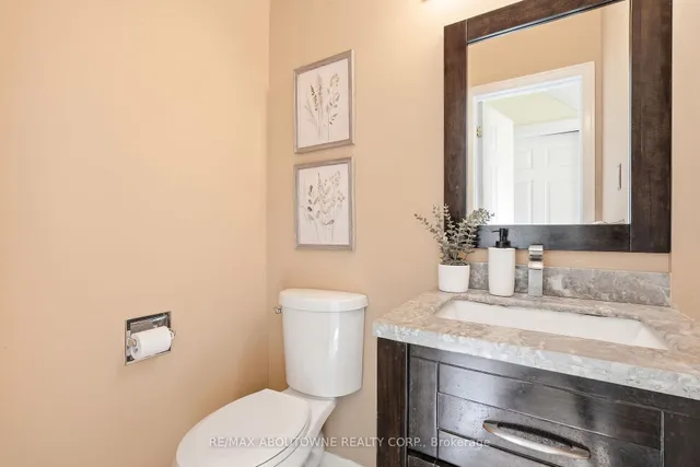 1177 Grand Blvd, Oakville 5