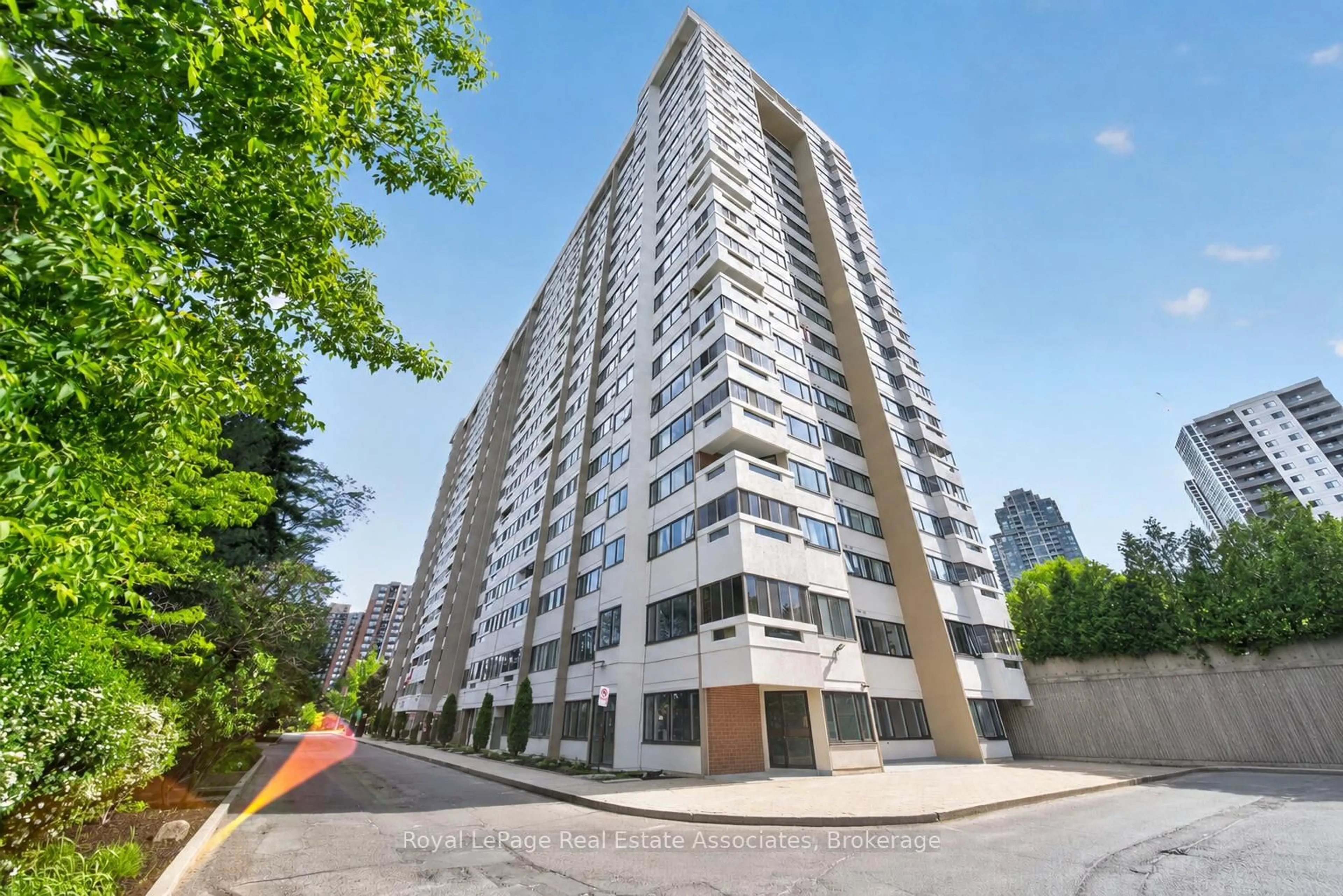 Patio, building for 1580 Mississauga Valley Blvd #901, Mississauga Ontario L5A 3T8