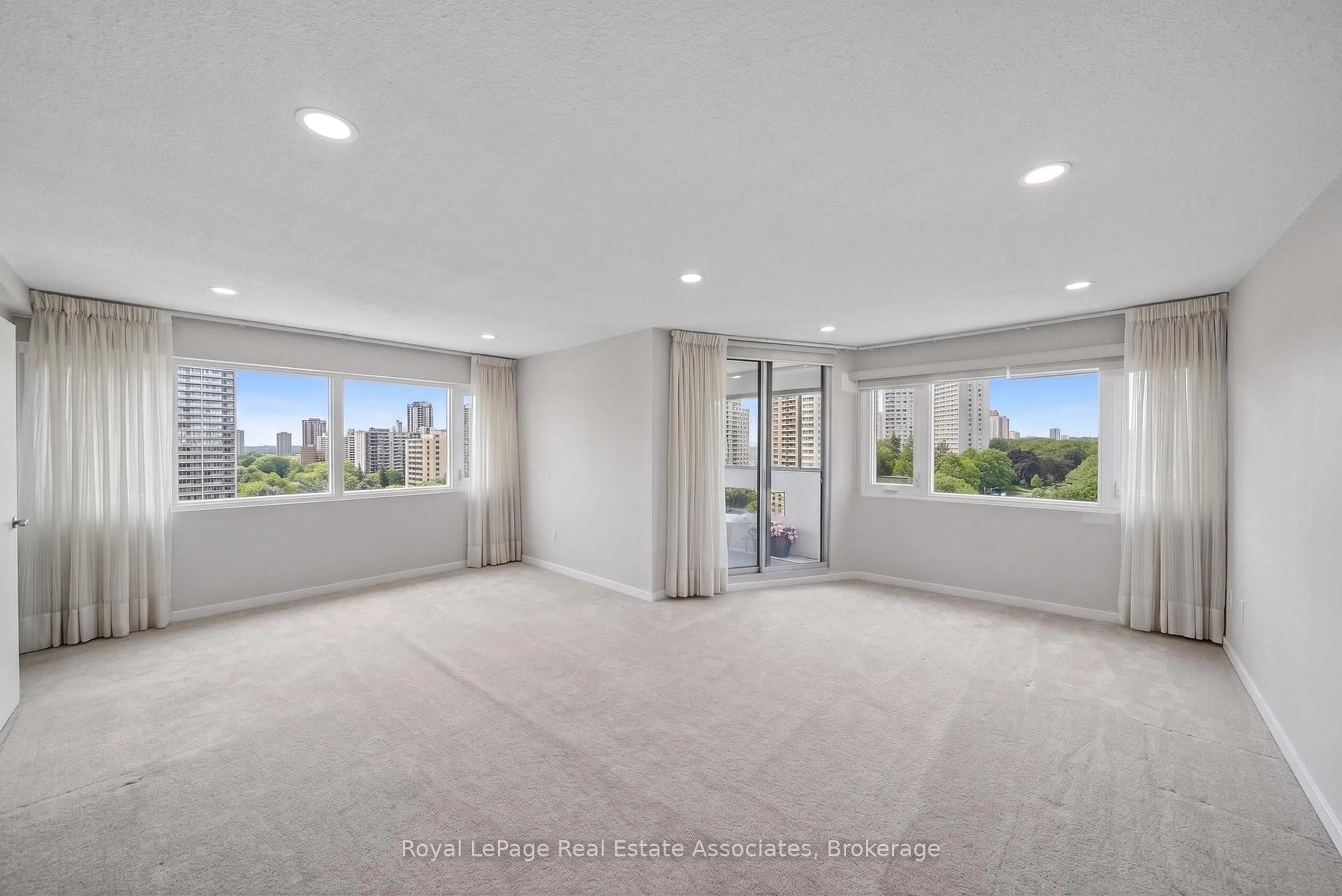 A pic of a room for 1580 Mississauga Valley Blvd #901, Mississauga Ontario L5A 3T8