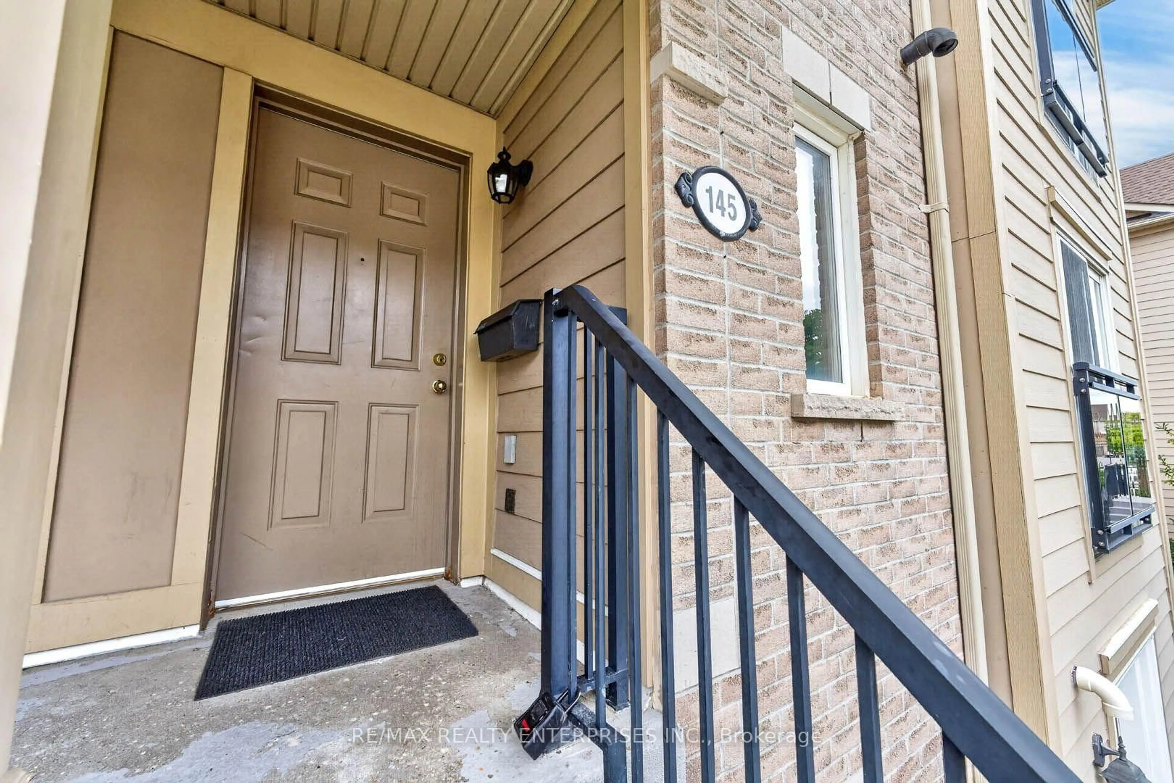 Indoor entryway for 4975 Southampton Dr #145, Mississauga Ontario L5M 8C8