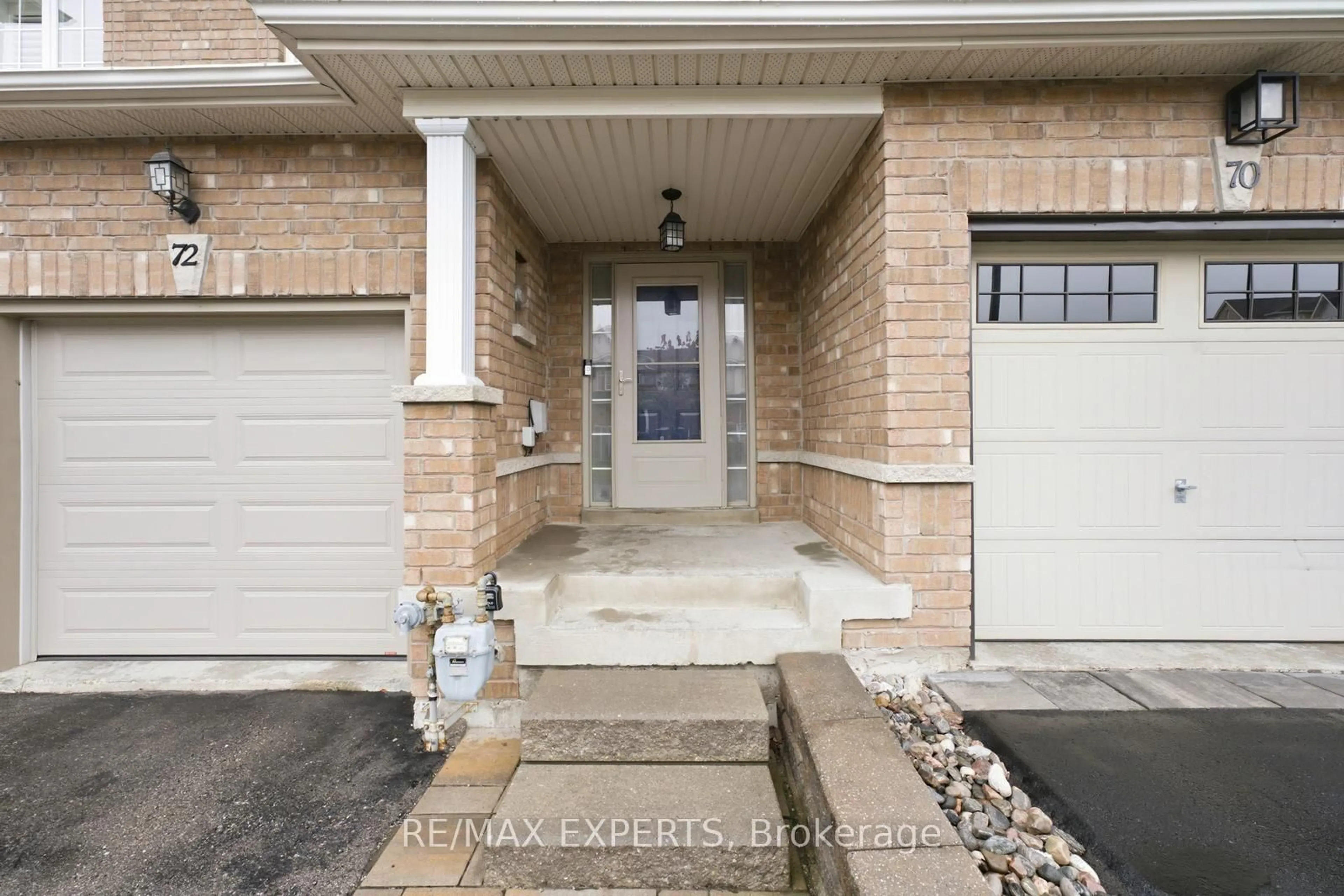Indoor entryway for 72 Victor Large Way, Orangeville Ontario L9W 0B6