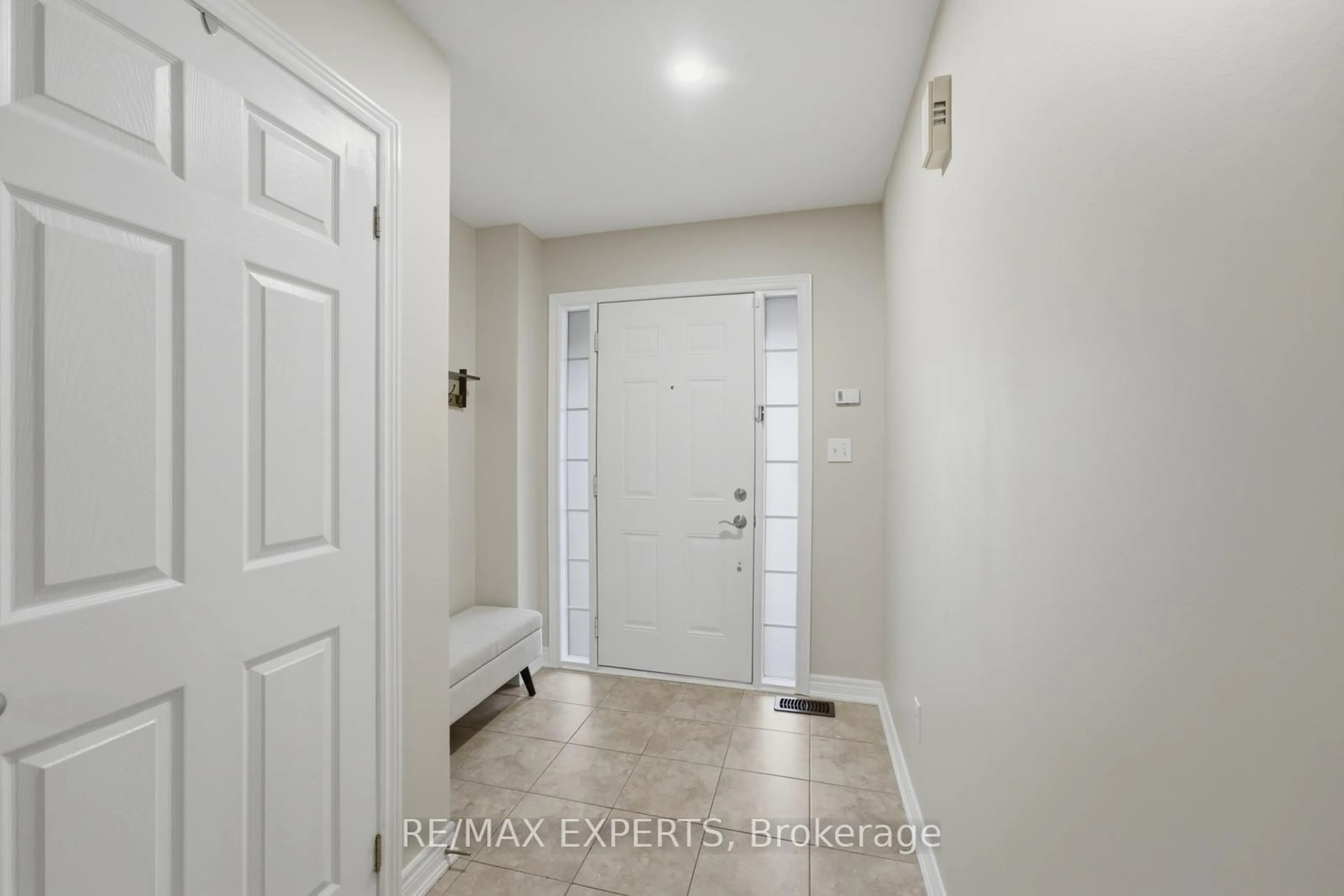 Indoor entryway for 72 Victor Large Way, Orangeville Ontario L9W 0B6
