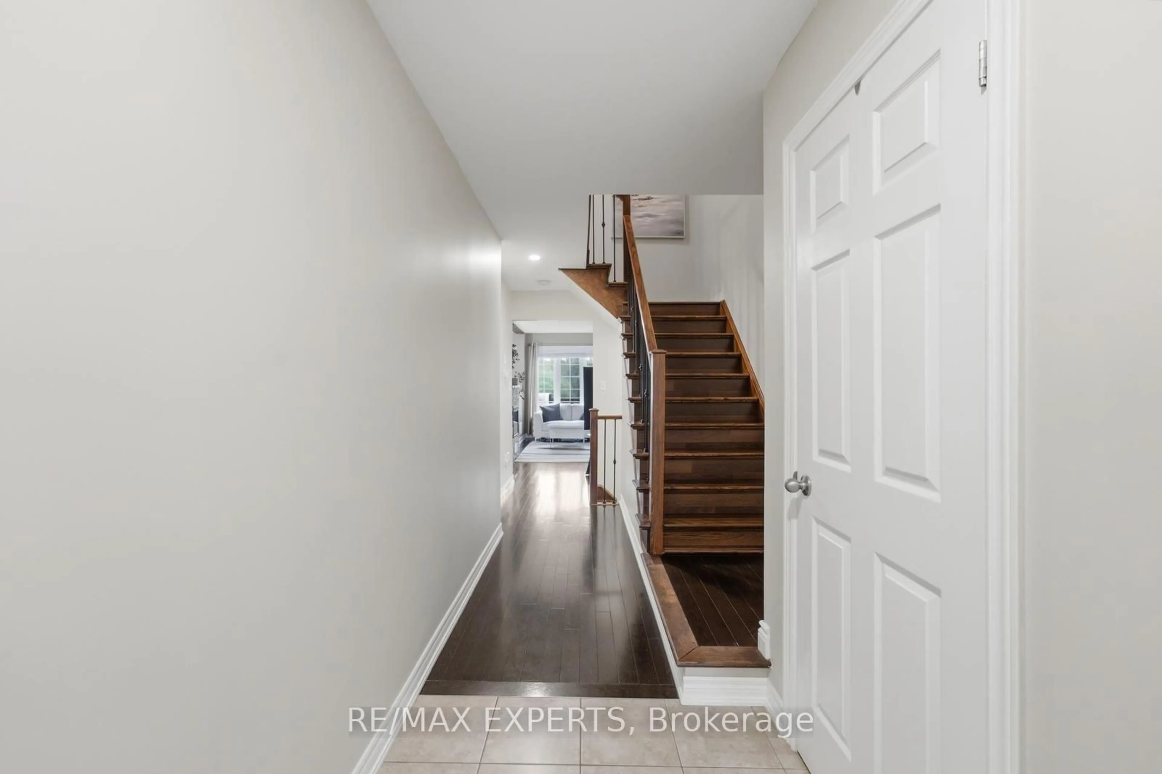 Indoor entryway for 72 Victor Large Way, Orangeville Ontario L9W 0B6