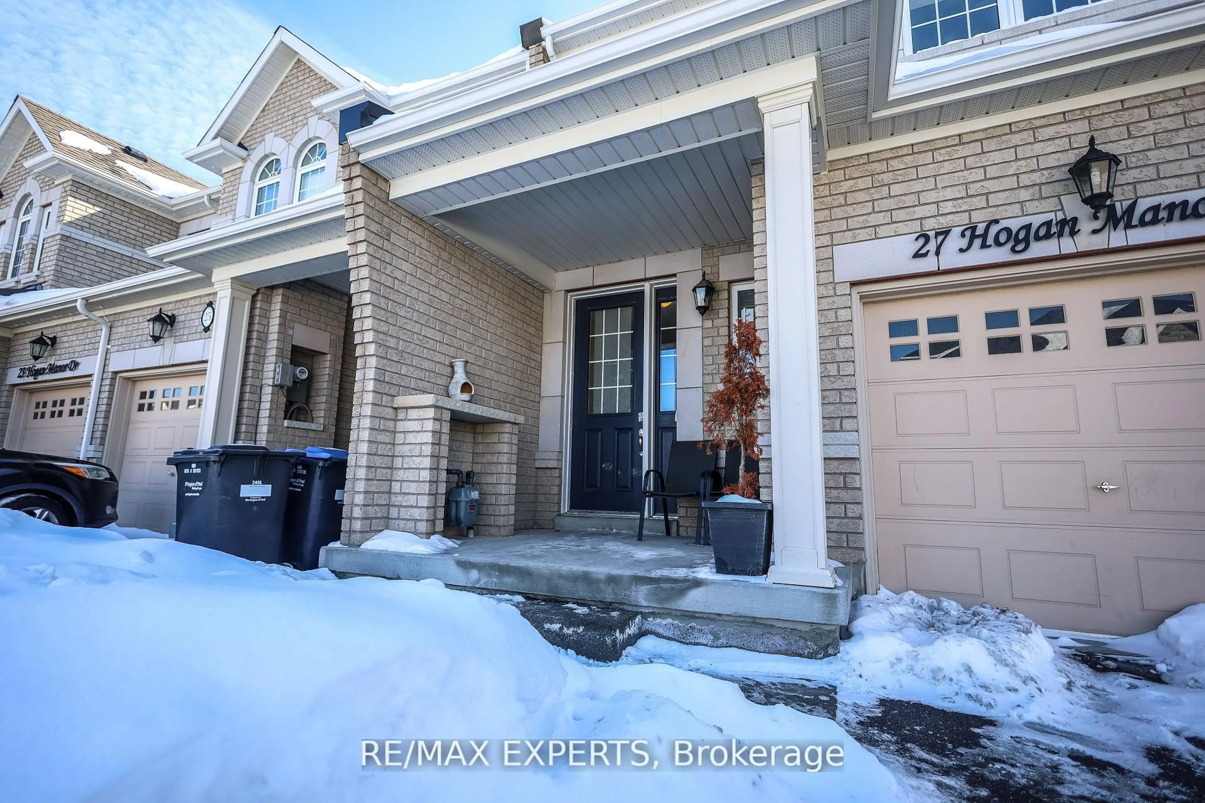 Indoor entryway for 27 Hogan Manor Dr, Brampton Ontario L7A 4V3