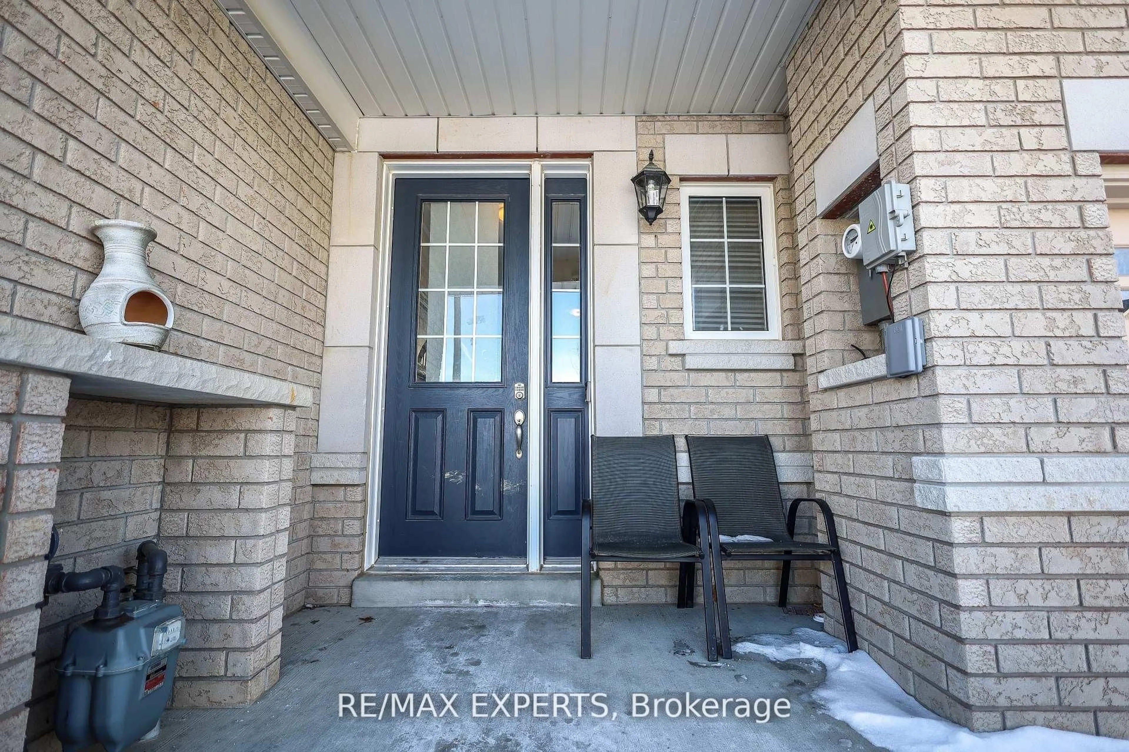 Indoor entryway for 27 Hogan Manor Dr, Brampton Ontario L7A 4V3