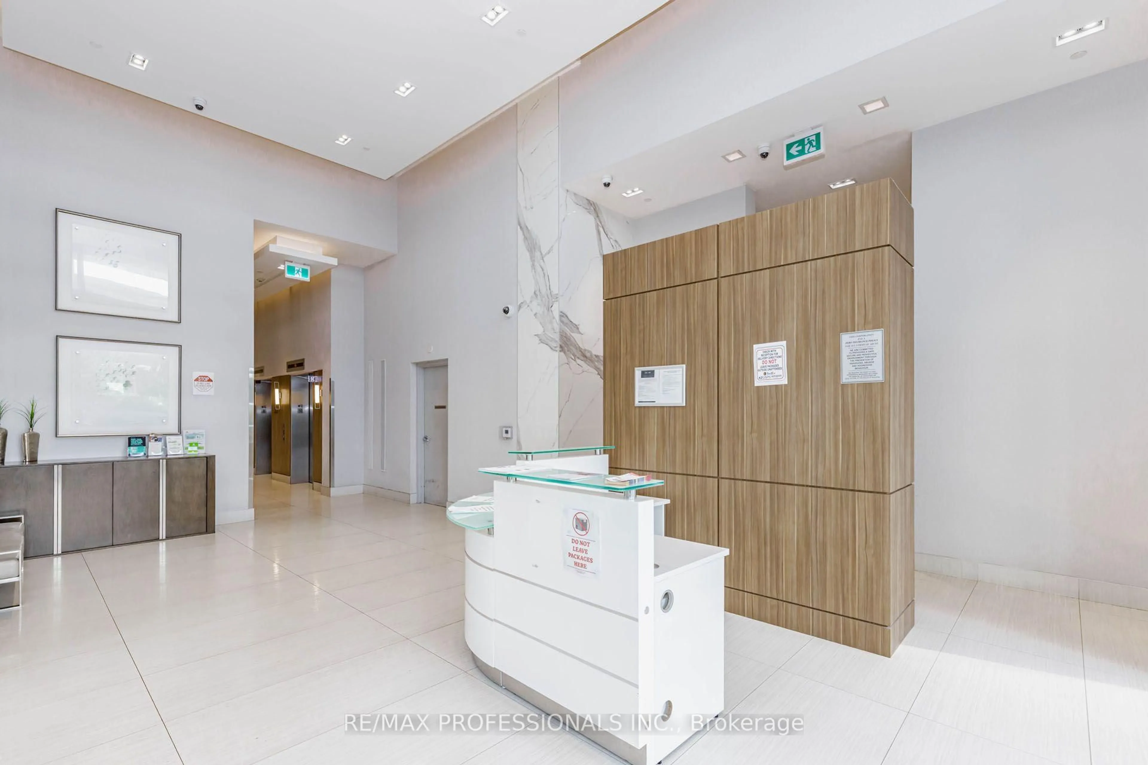 Indoor foyer for 20 Shore Breeze Dr #1107, Toronto Ontario M8V 0J1