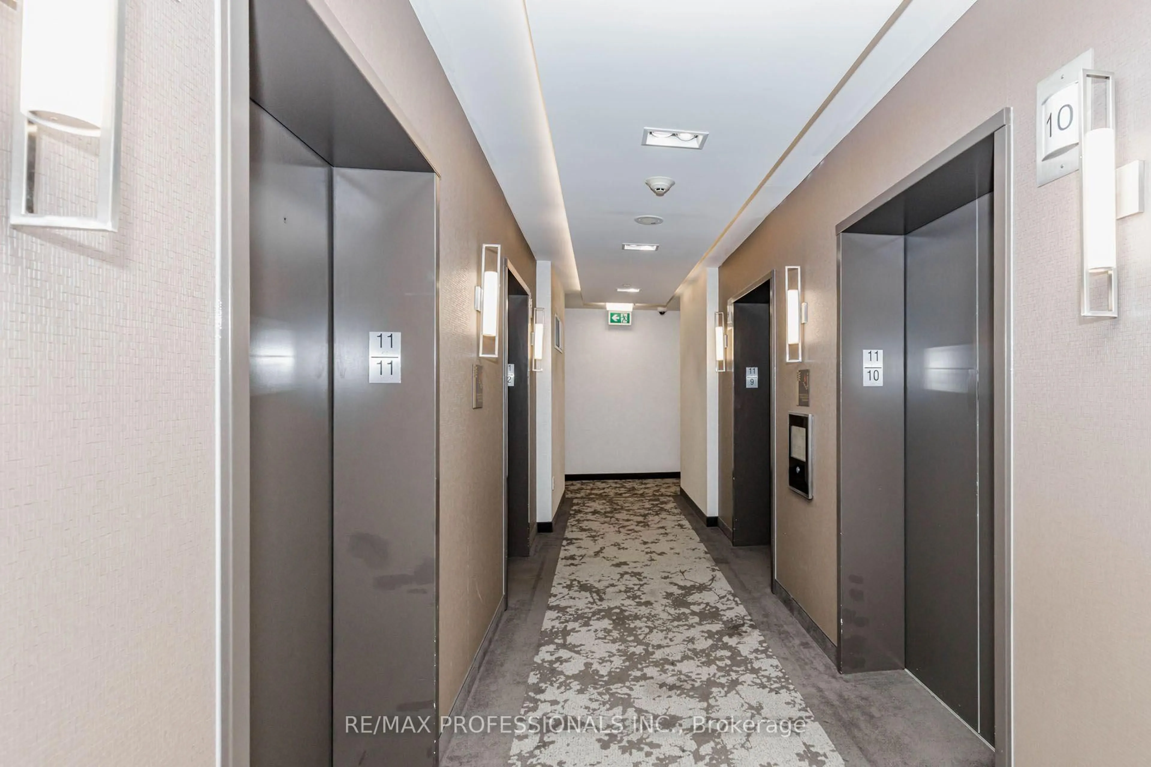 Indoor foyer for 20 Shore Breeze Dr #1107, Toronto Ontario M8V 0J1