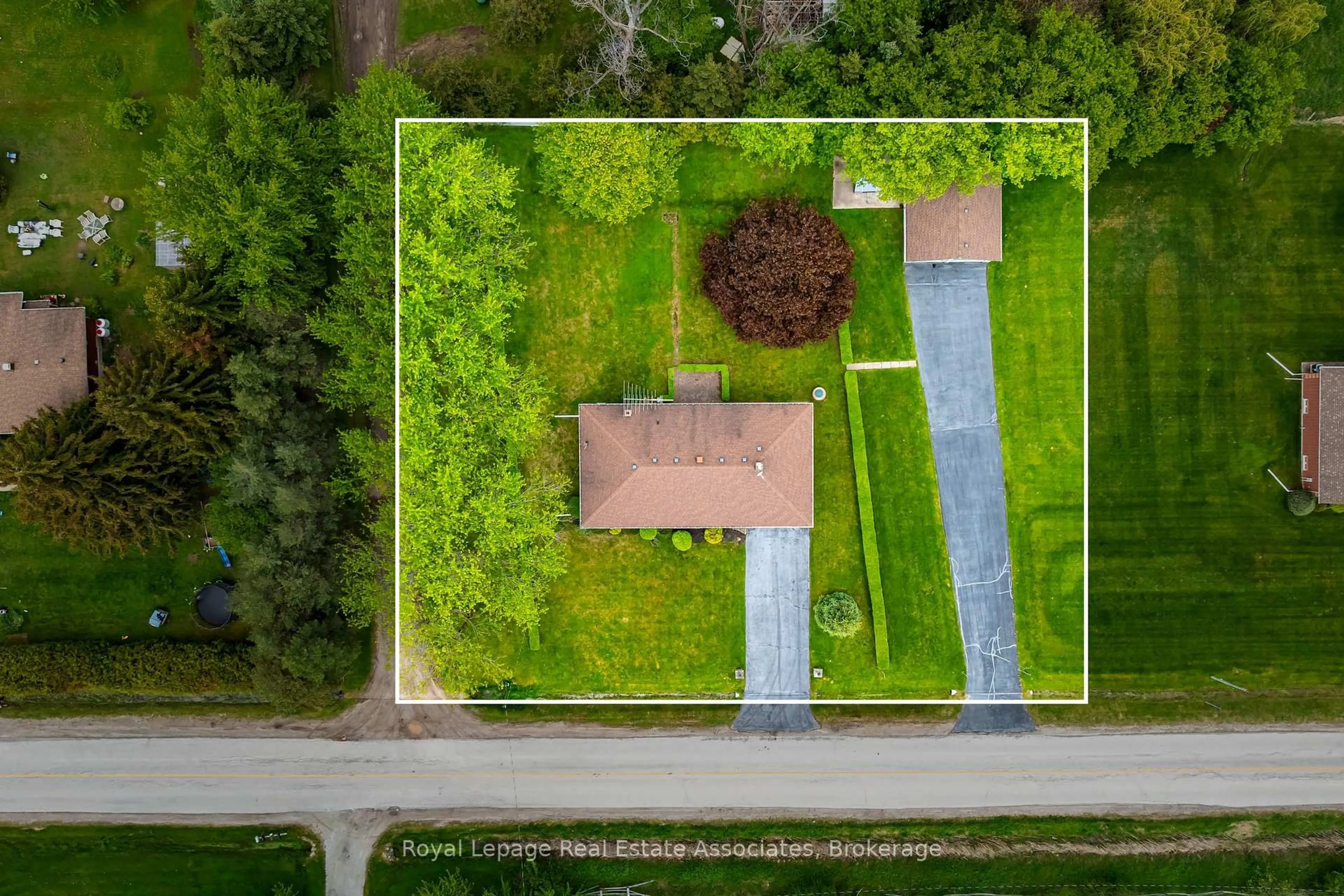 A pic from outside/outdoor area/front of a property/back of a property/a pic from drone, street for 12851 9 Line, Halton Hills Ontario L7G 4S8