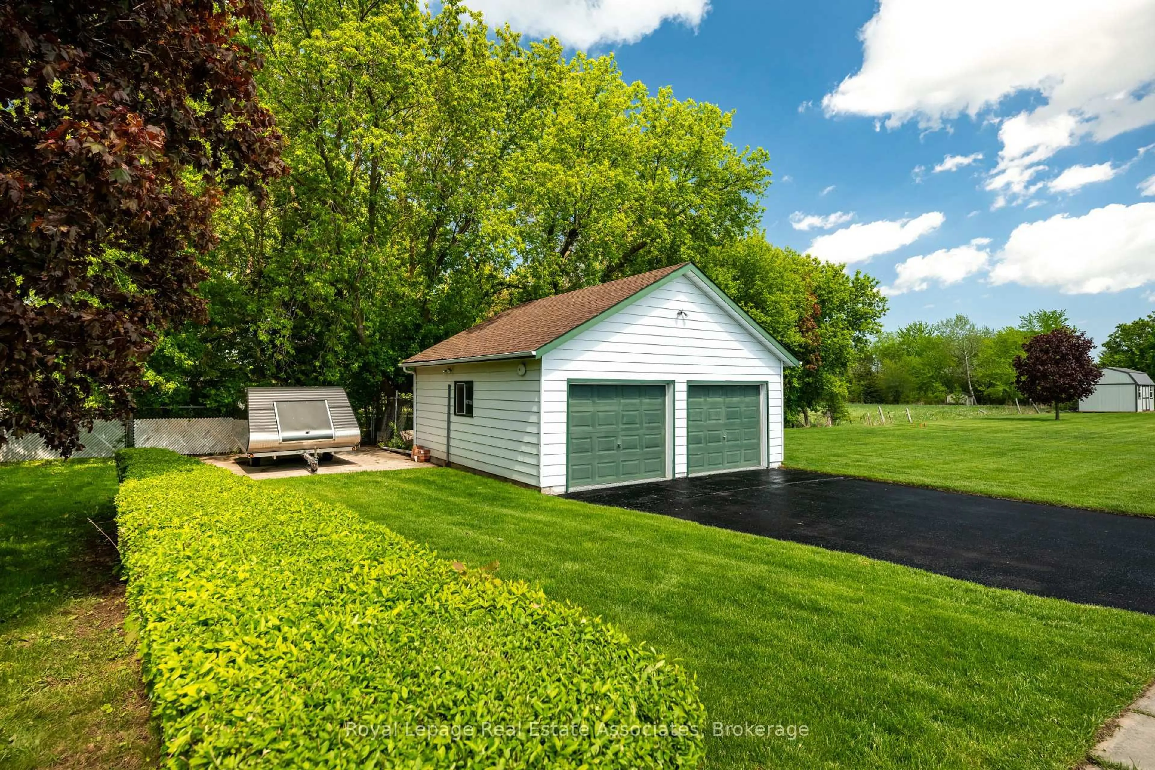 Indoor garage for 12851 9 Line, Halton Hills Ontario L7G 4S8