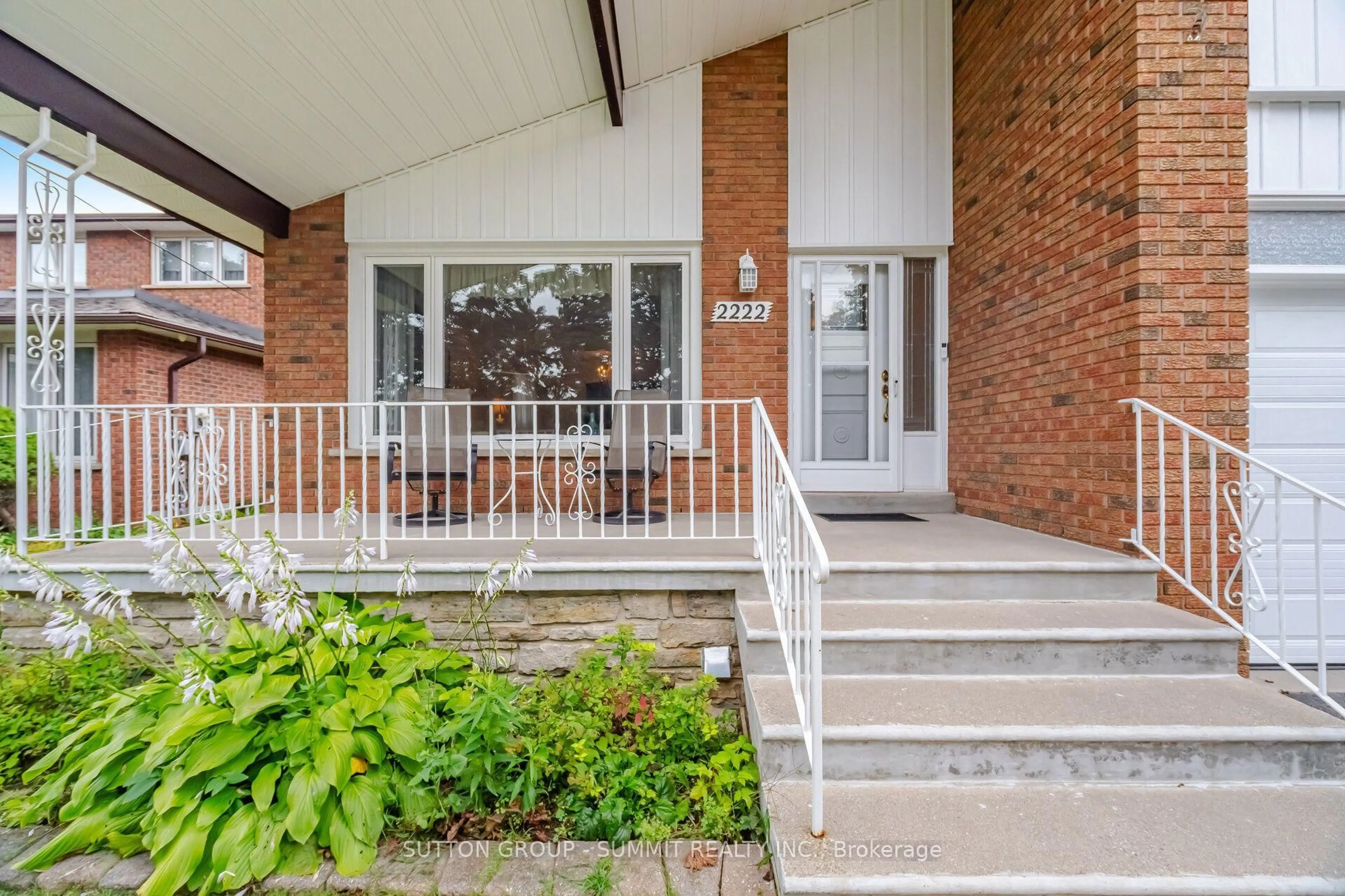 Home with brick exterior material, street for 2222 FLORIAN Rd, Mississauga Ontario L5A 2M4