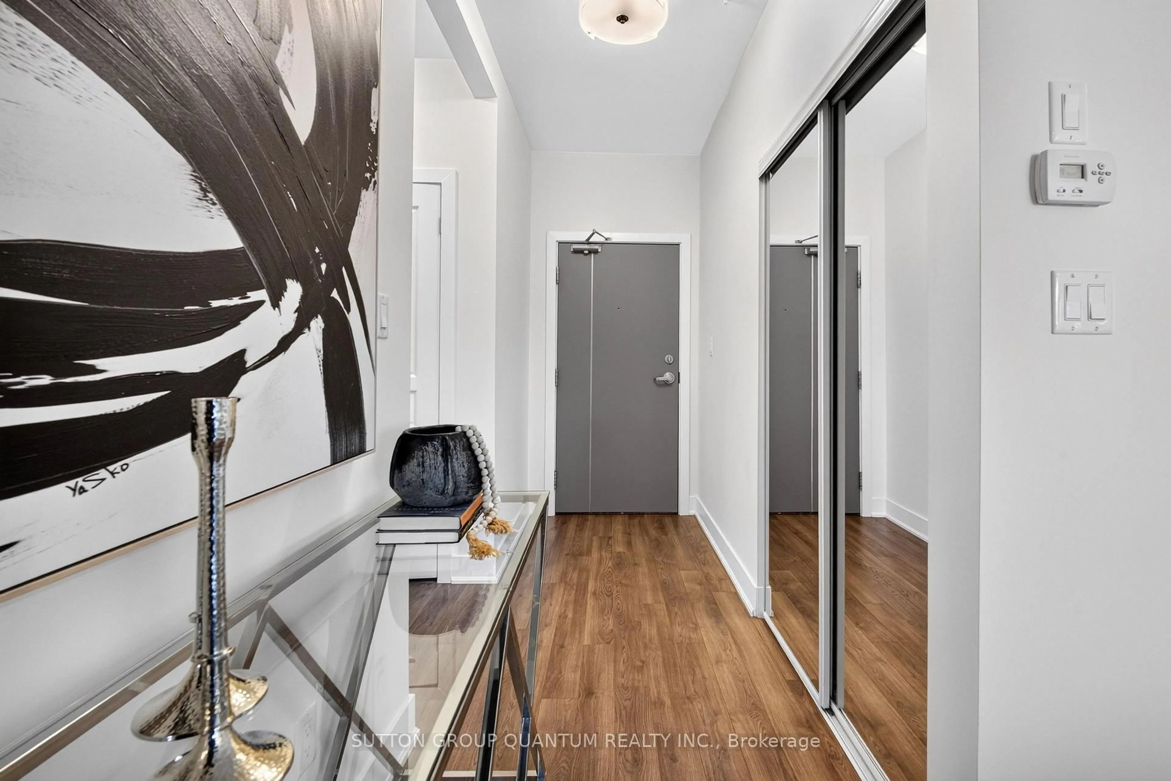 Indoor entryway for 128 Garden Dr #214, Oakville Ontario L6K 0H7