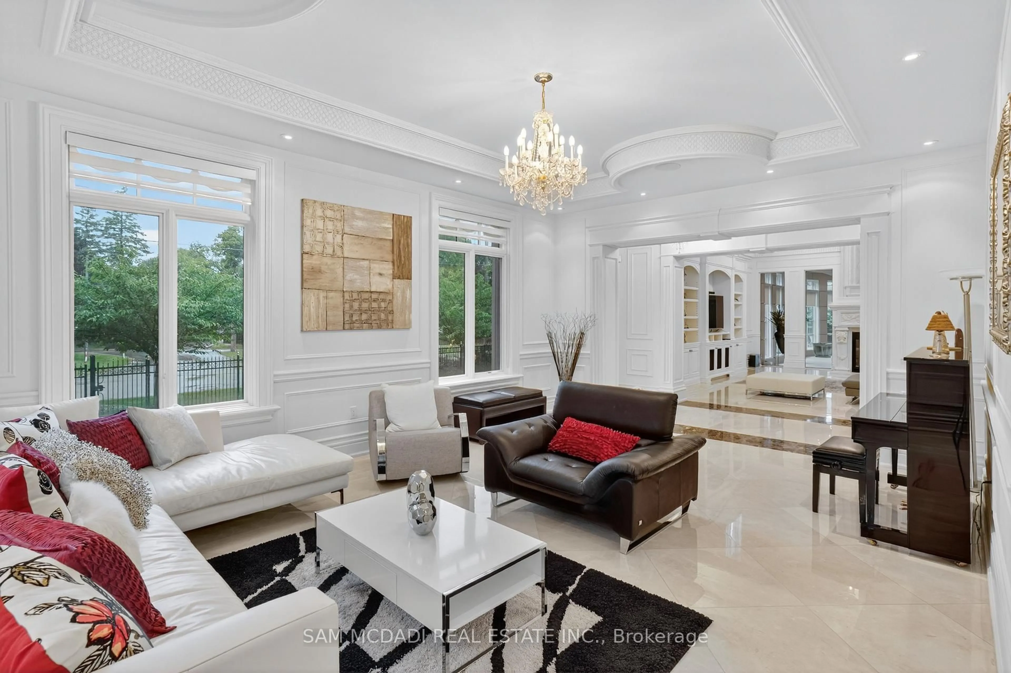 Living room with furniture, ceramic/tile floor for 432 Bob-O-Link Rd, Mississauga Ontario L5J 2P2