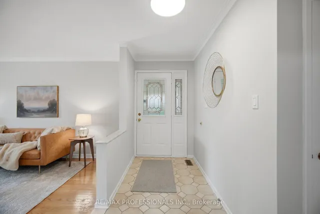 147 Chapman Rd, Toronto 5