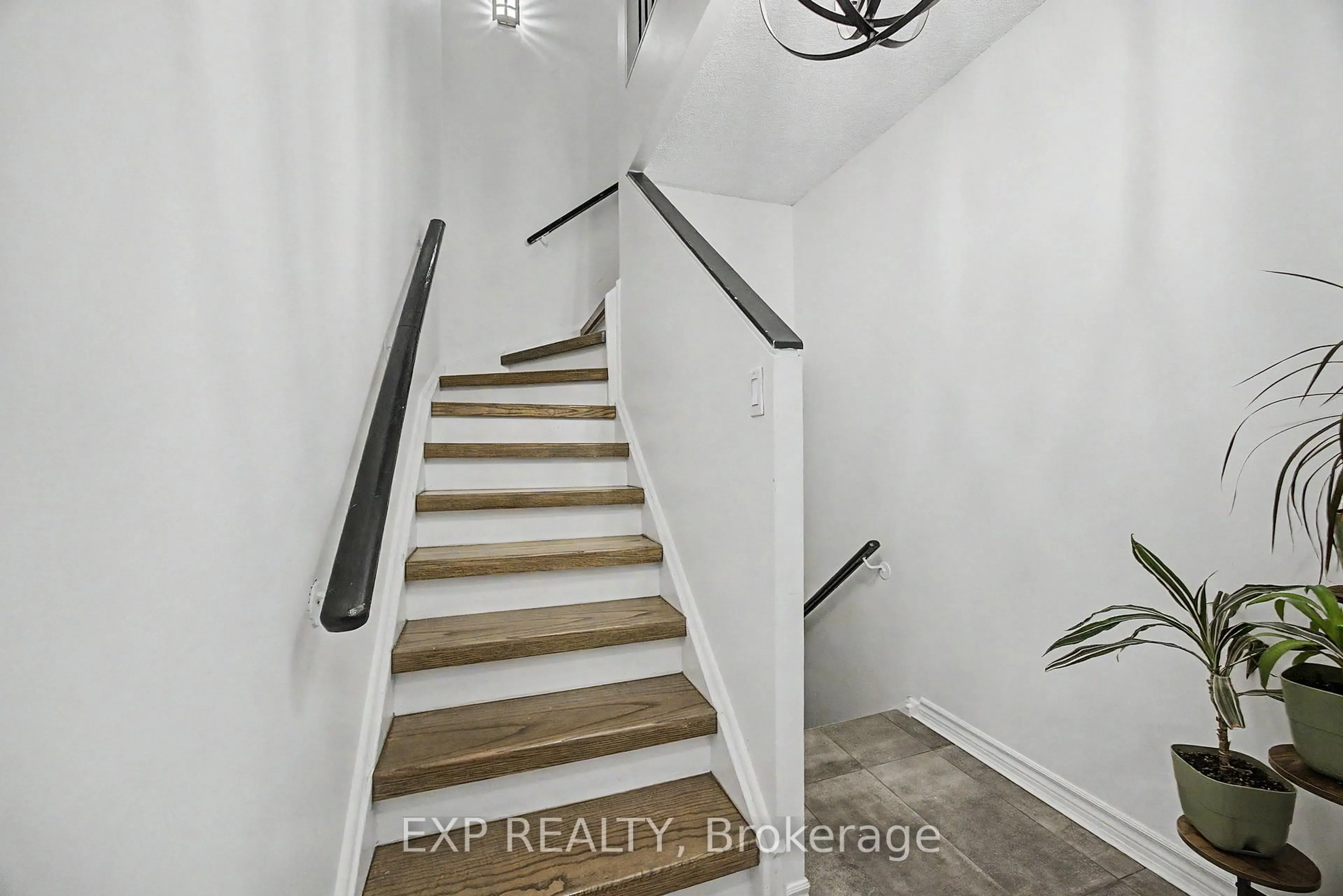 Unknown for 1000 Cedarglen Gate #501, Mississauga Ontario L5C 3Z5