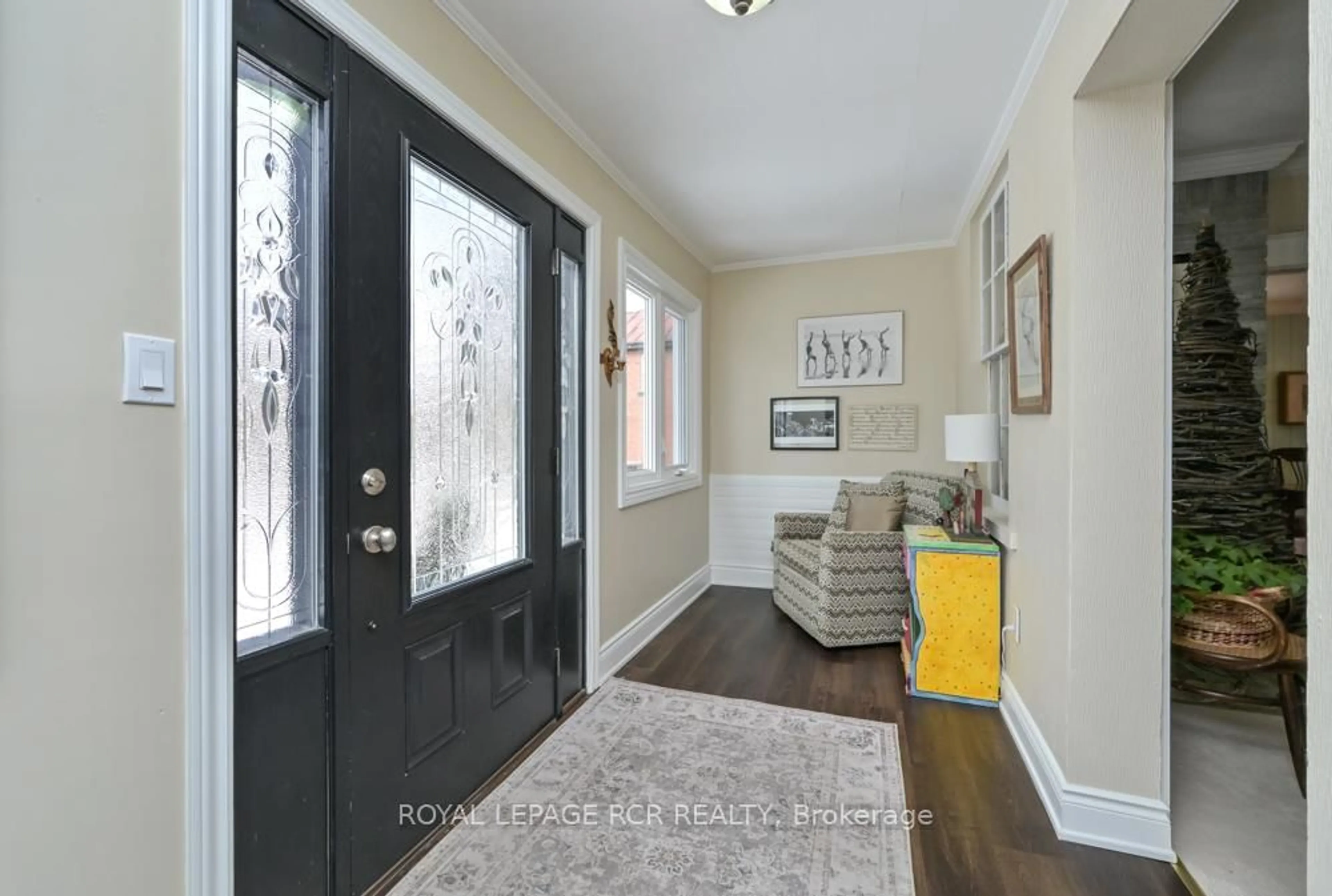 Indoor entryway for 1429 Queen St, Caledon Ontario L7K 0E4