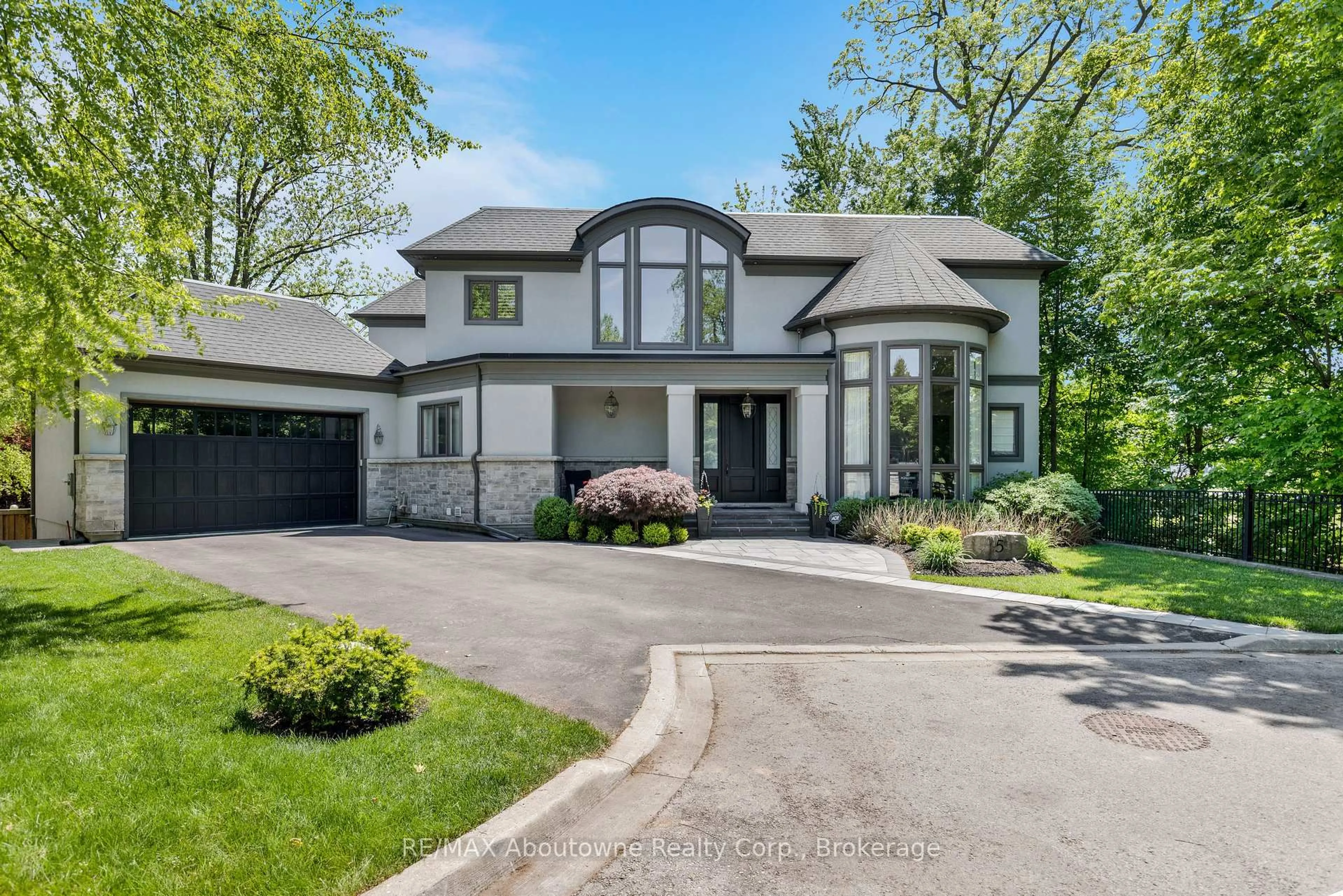 Home with brick exterior material, street for 456 Lakeshore Rd, Oakville Ontario L6K 1G5