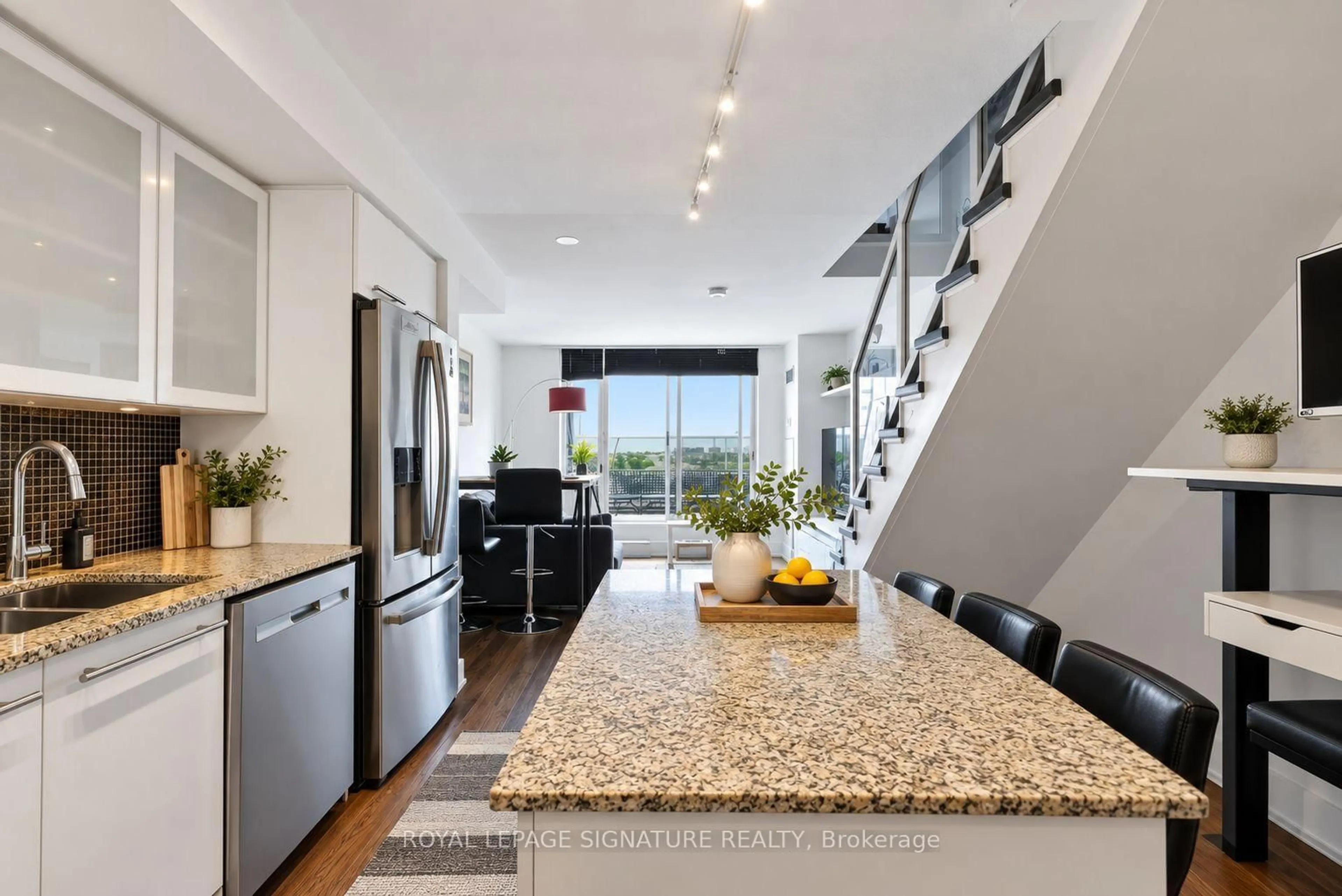Open concept kitchen, unknown for 1040 The Queensway #917, Toronto Ontario M8T 0A7