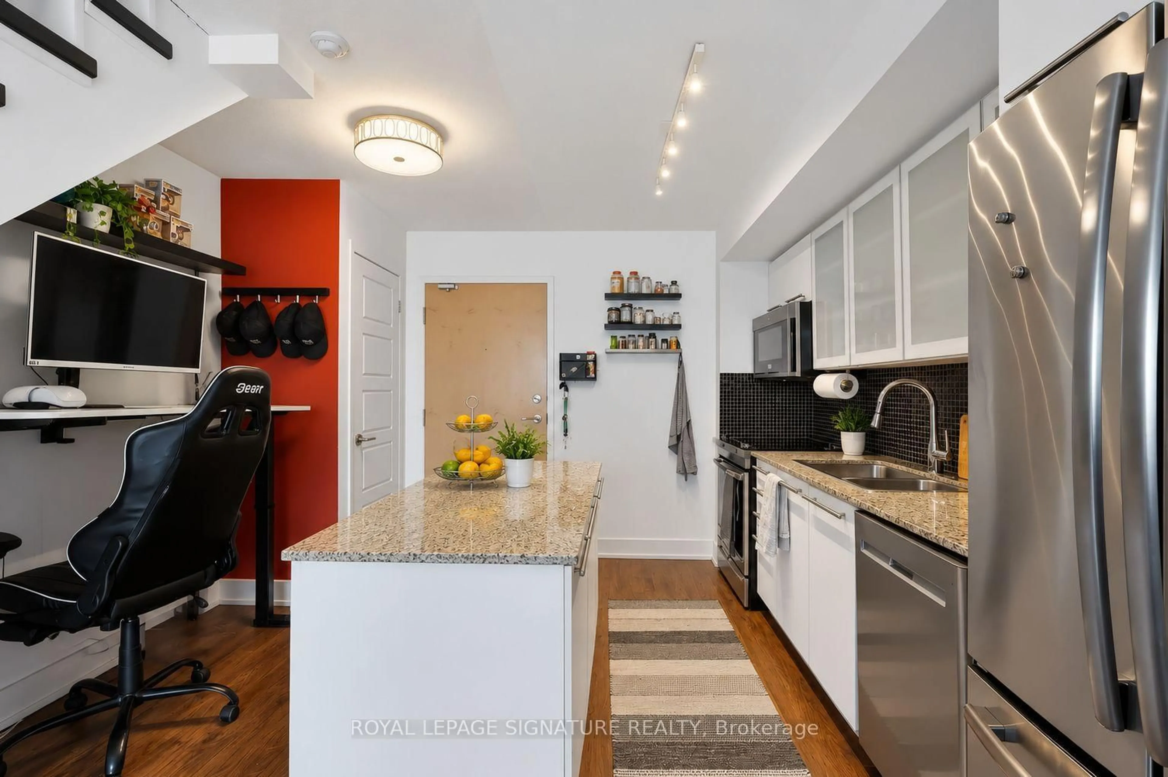 Contemporary kitchen, unknown for 1040 The Queensway #917, Toronto Ontario M8T 0A7