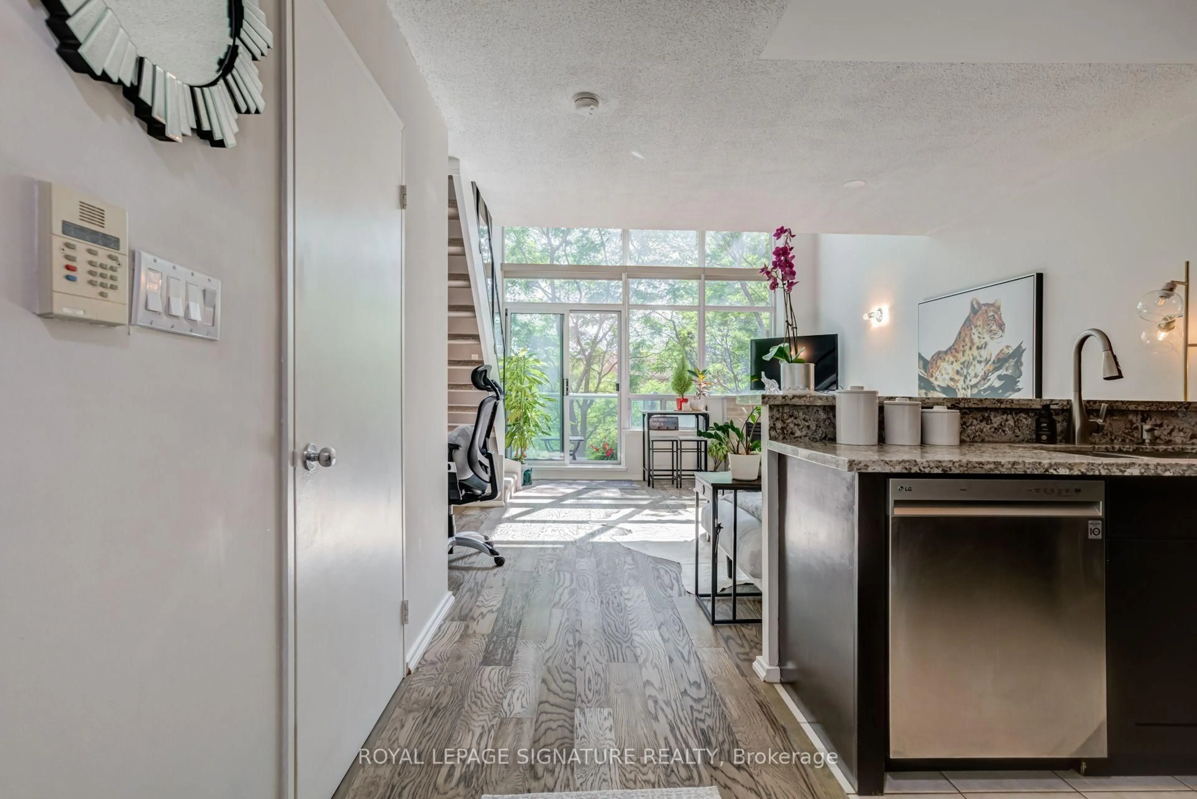 Indoor entryway for 200 Manitoba St #203, Toronto Ontario M8Y 3Y9