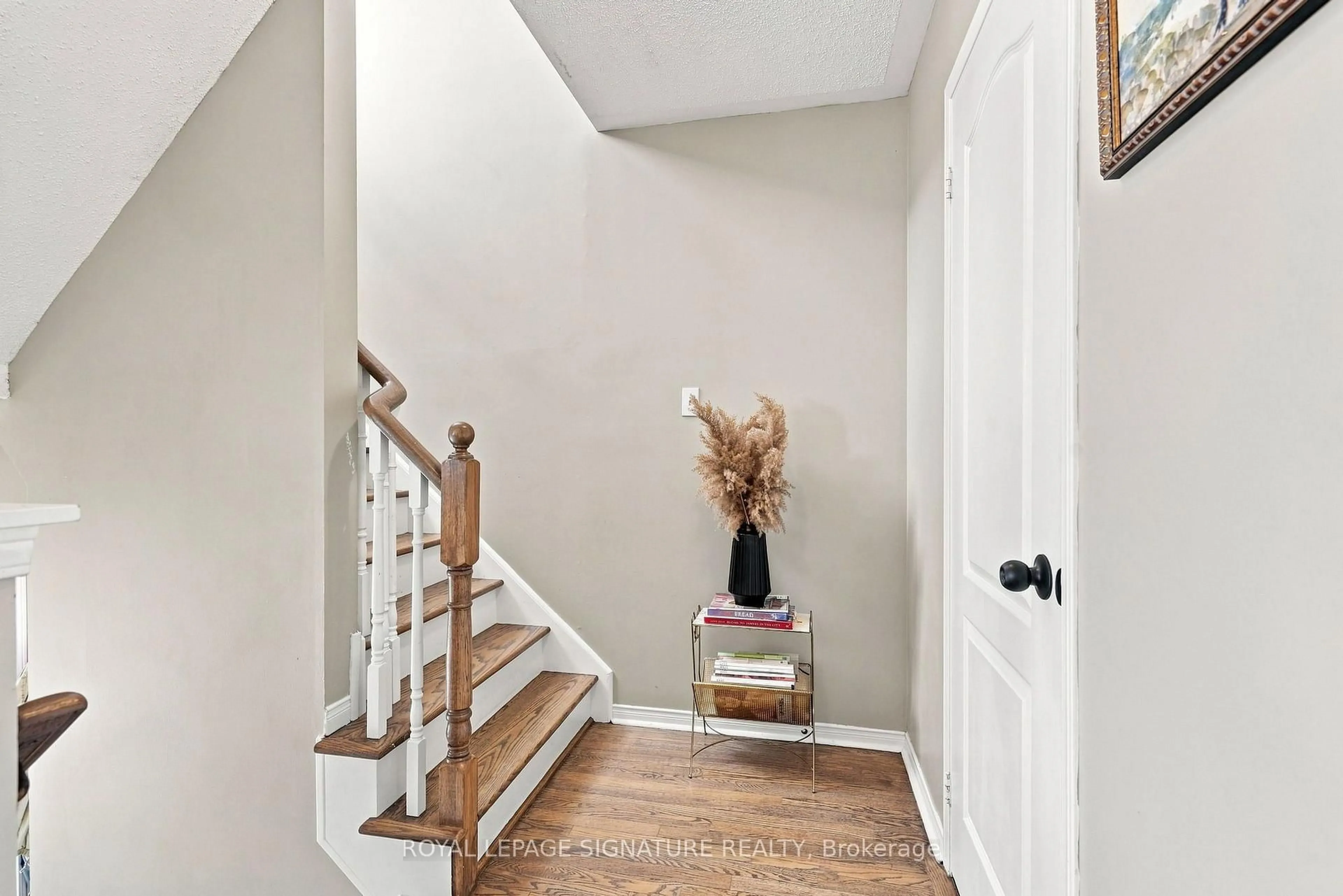 Indoor entryway for 1185 Chapman Cres, Milton Ontario L9T 6G2