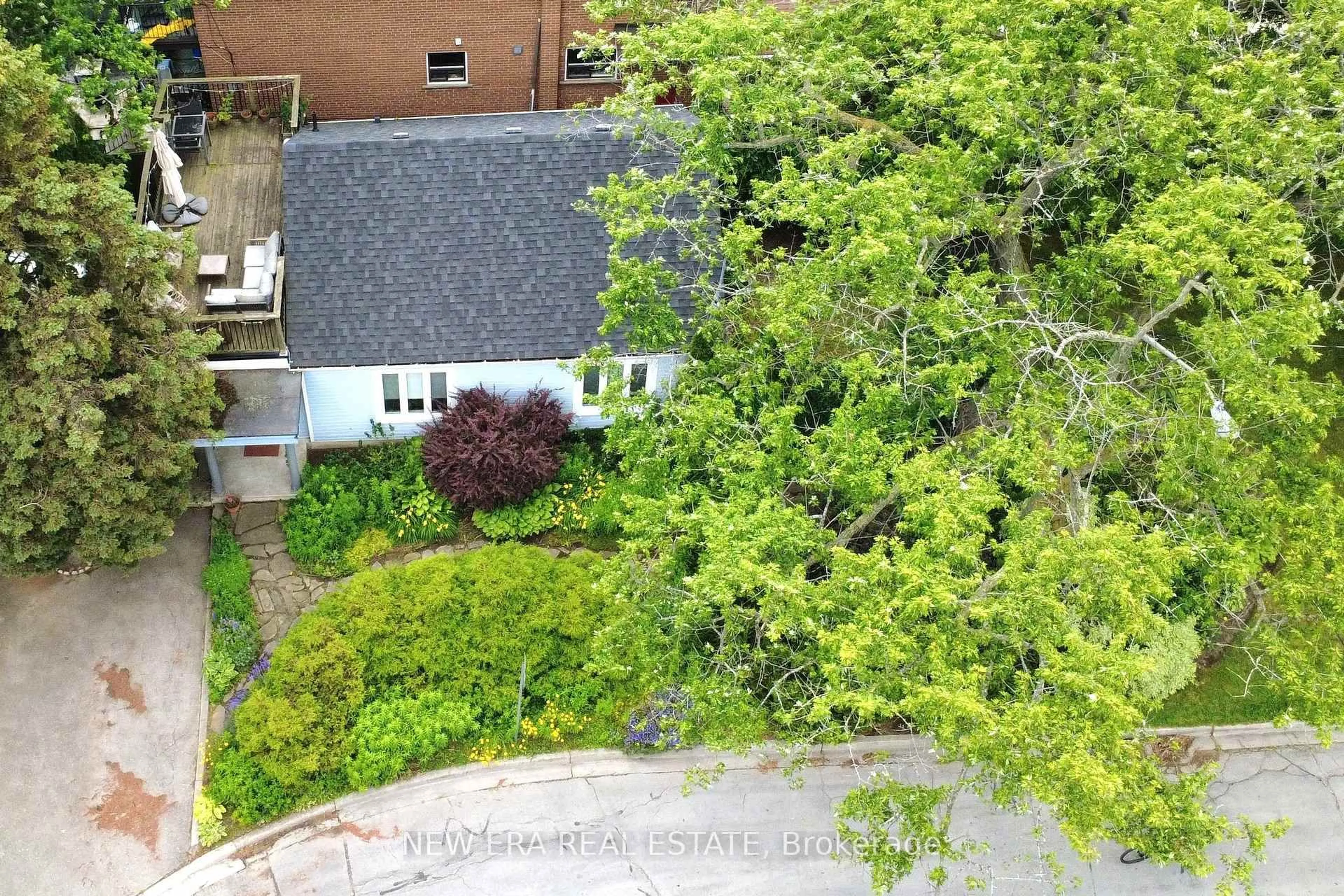 A pic from outside/outdoor area/front of a property/back of a property/a pic from drone, unknown for 2 Foch Ave, Toronto Ontario M8W 3W8
