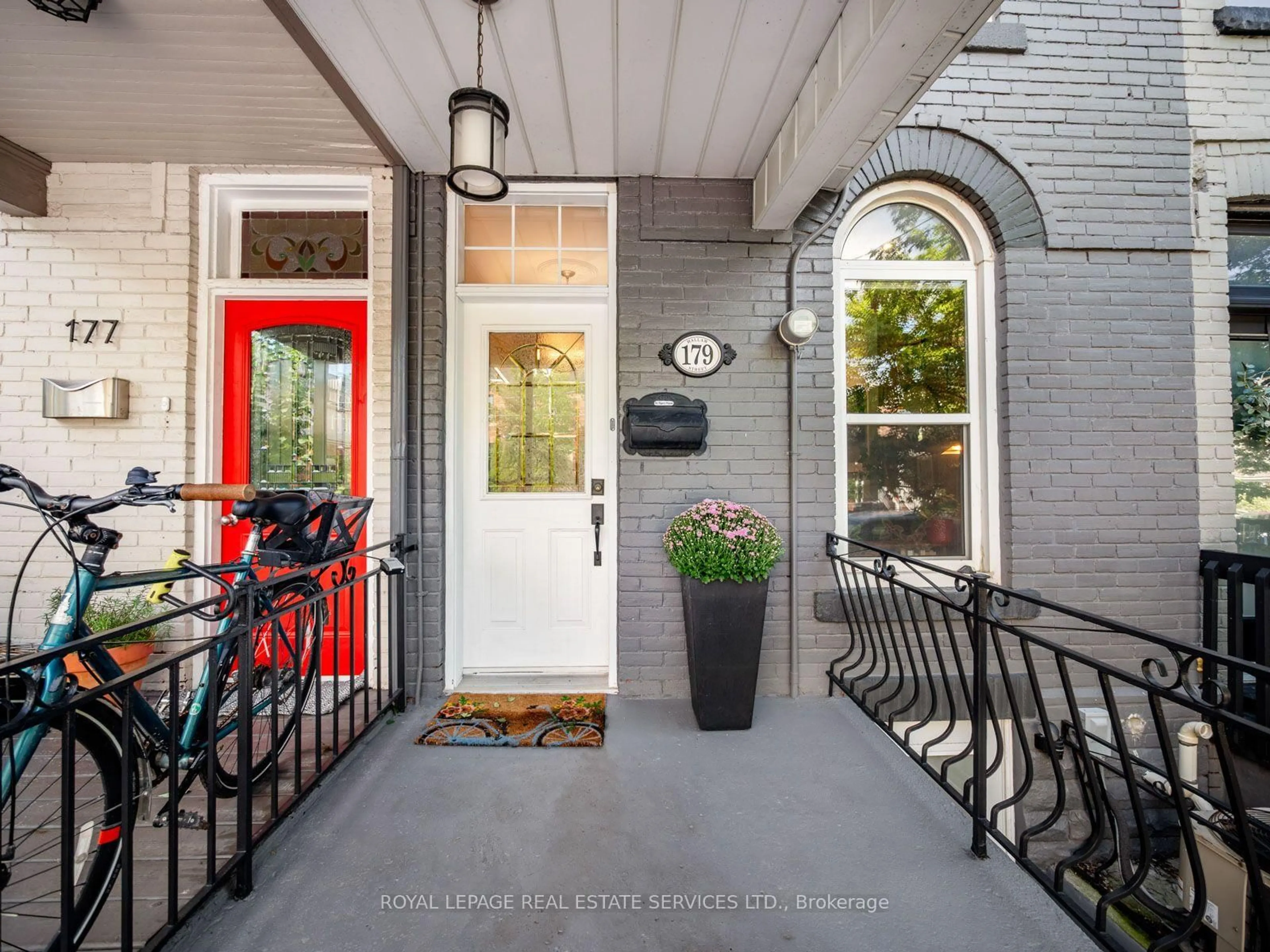Indoor entryway for 179 Hallam St, Toronto Ontario M6H 1X4