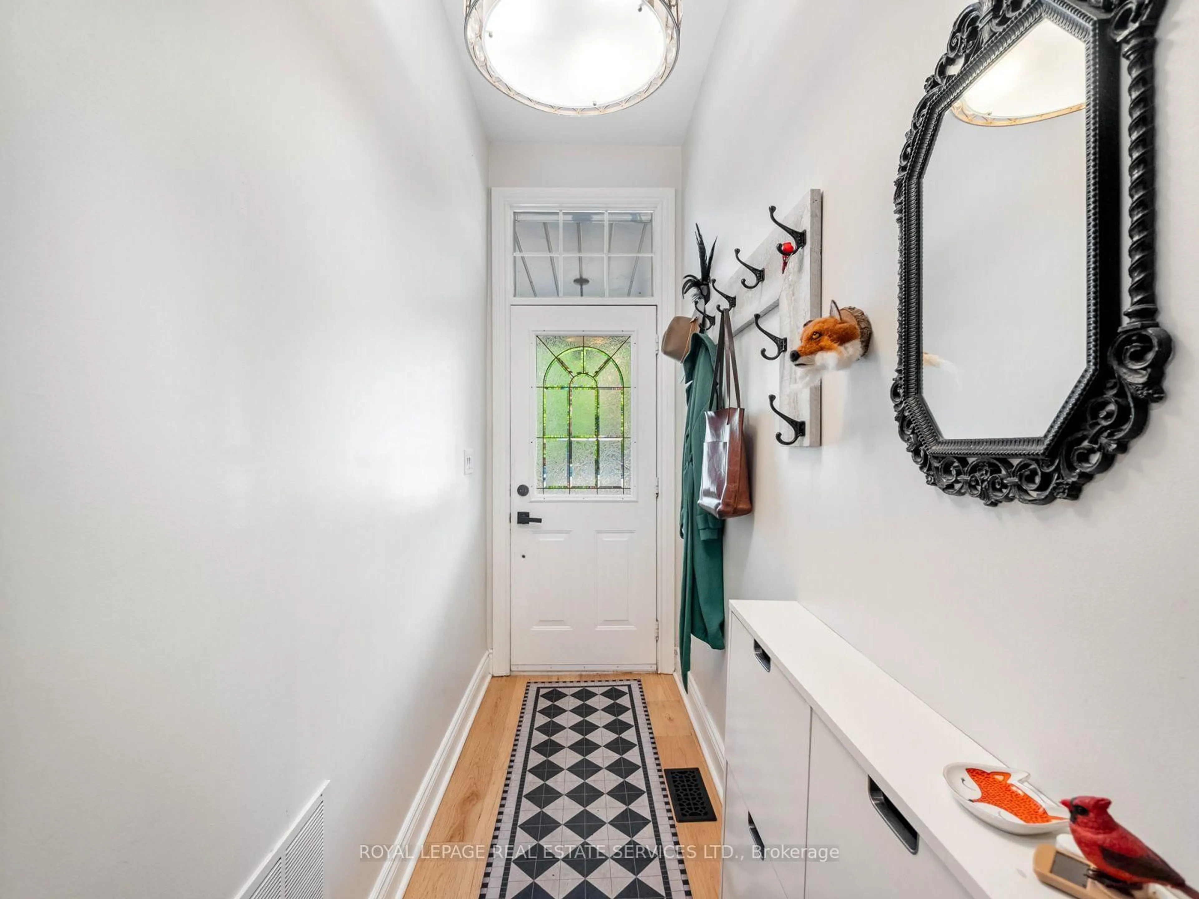 Indoor entryway for 179 Hallam St, Toronto Ontario M6H 1X4