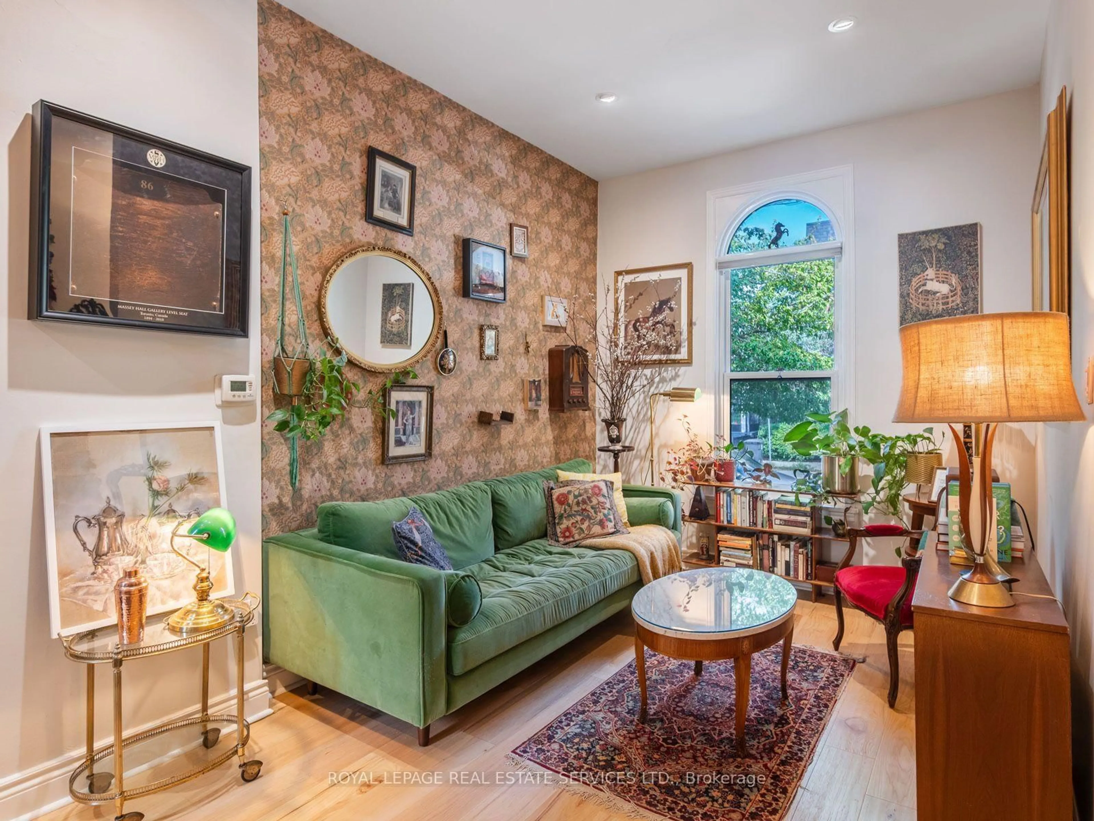 Living room with furniture, unknown for 179 Hallam St, Toronto Ontario M6H 1X4
