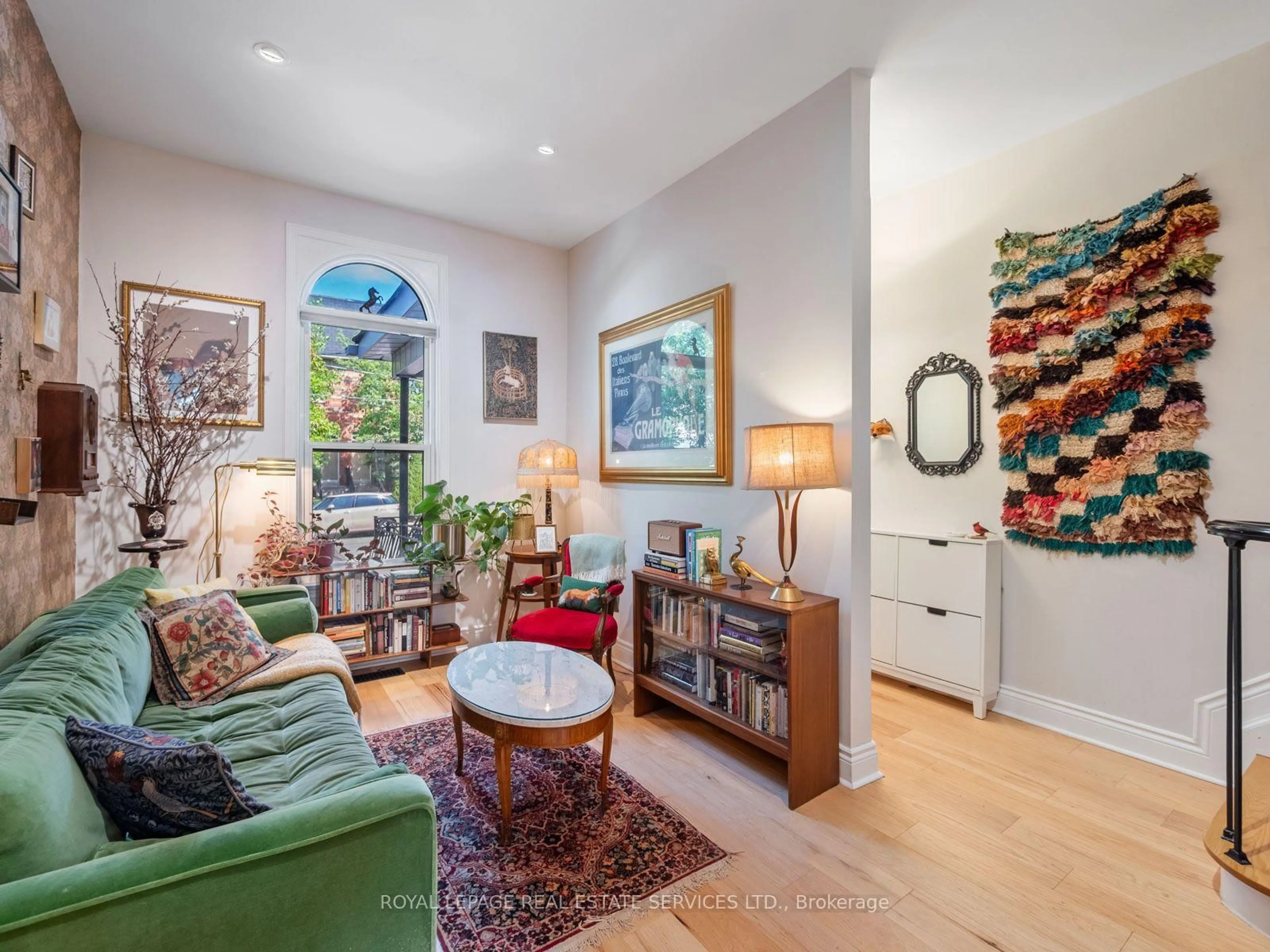 Living room with furniture, unknown for 179 Hallam St, Toronto Ontario M6H 1X4