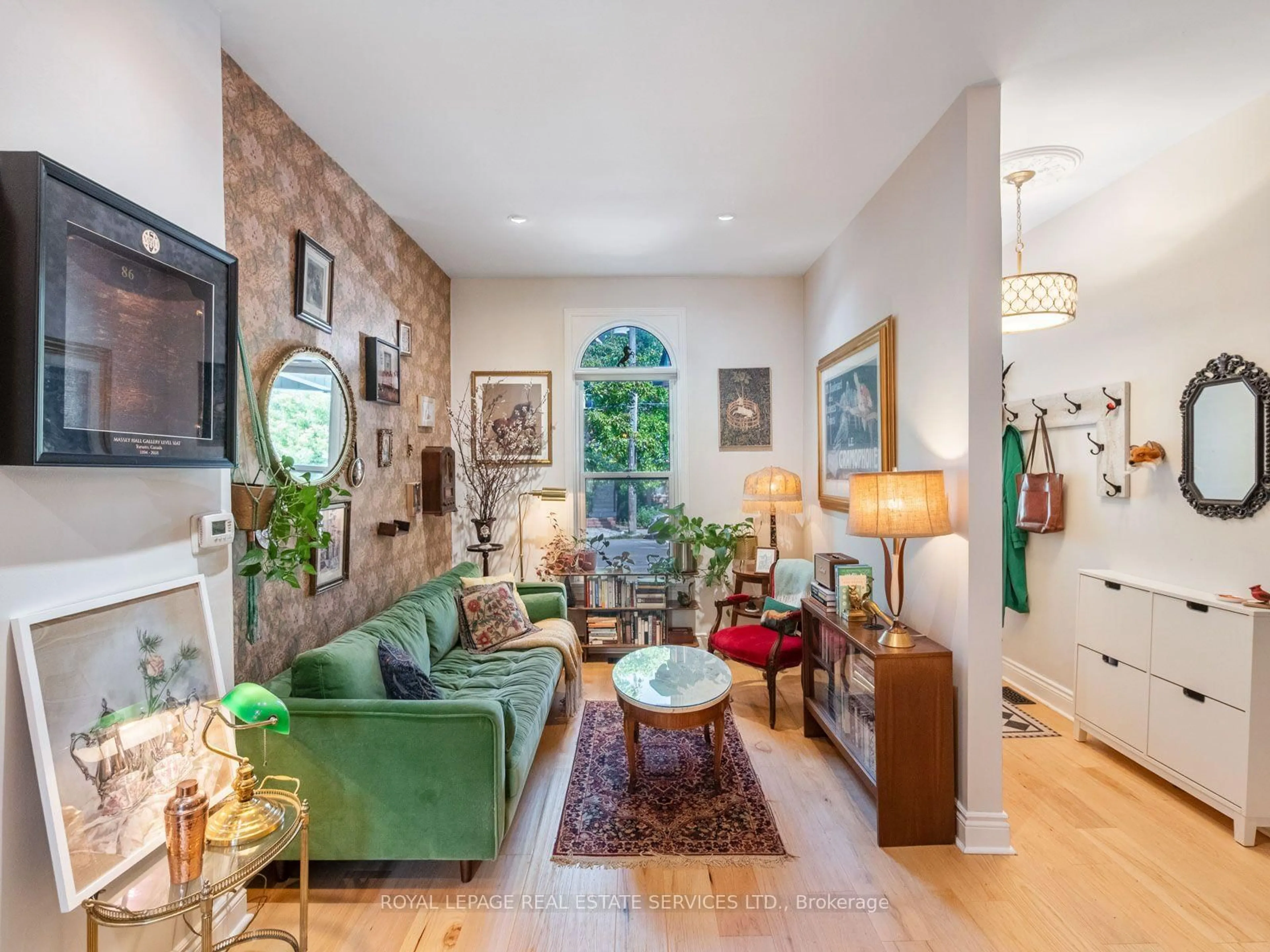 Living room with furniture, unknown for 179 Hallam St, Toronto Ontario M6H 1X4