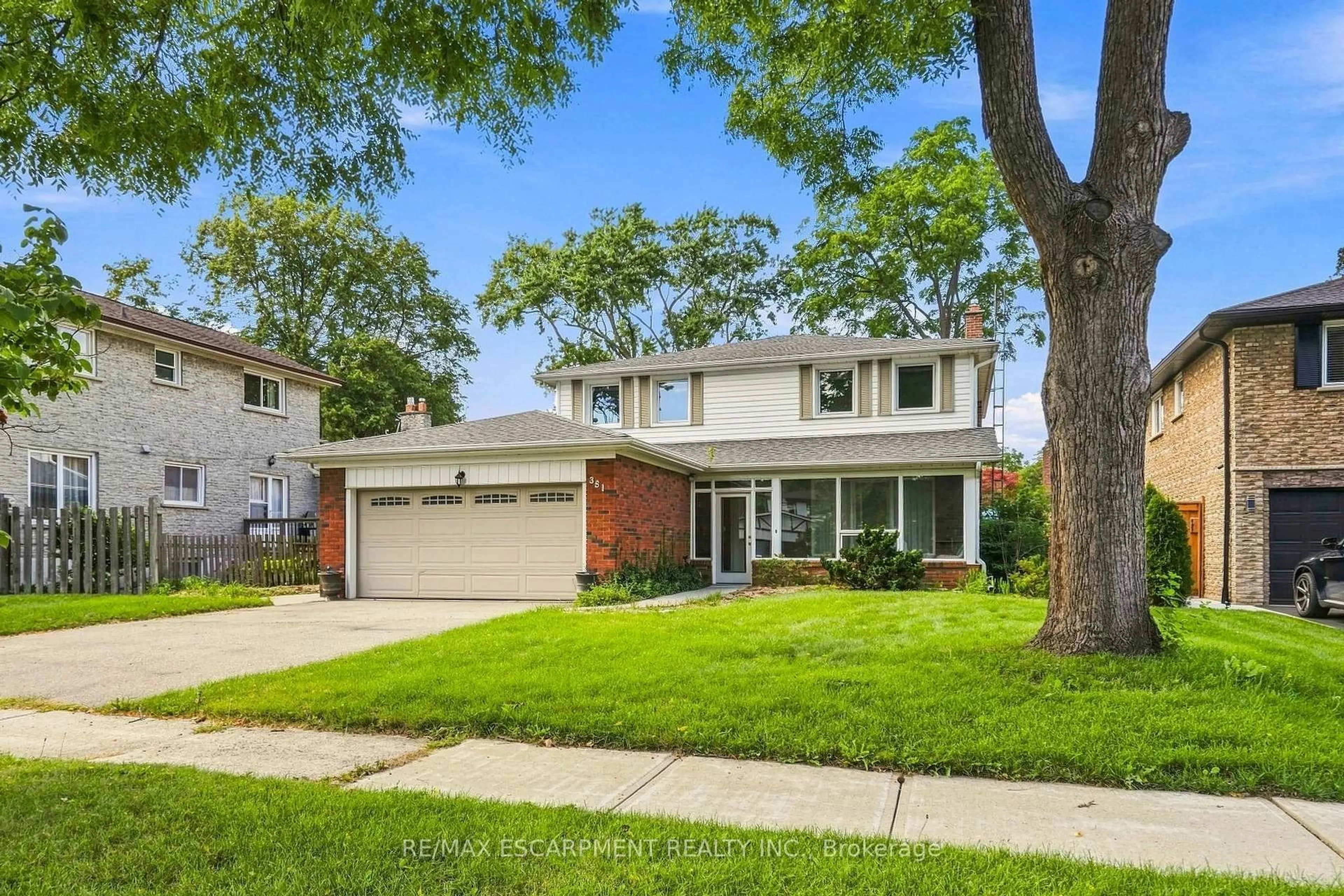 Home with brick exterior material, street for 381 Clarksville Crt, Mississauga Ontario L5A 1G7