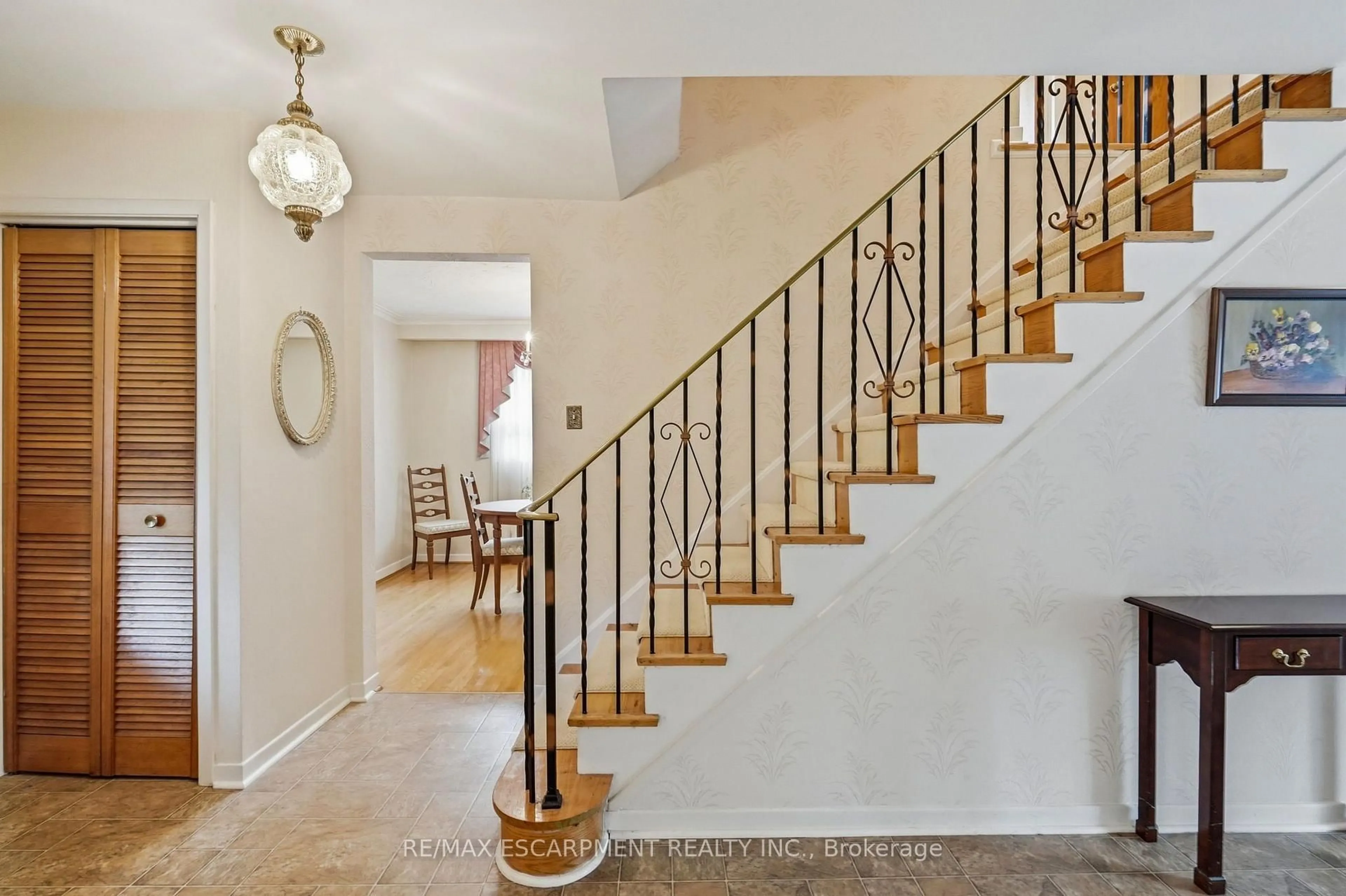 Unknown for 381 Clarksville Crt, Mississauga Ontario L5A 1G7