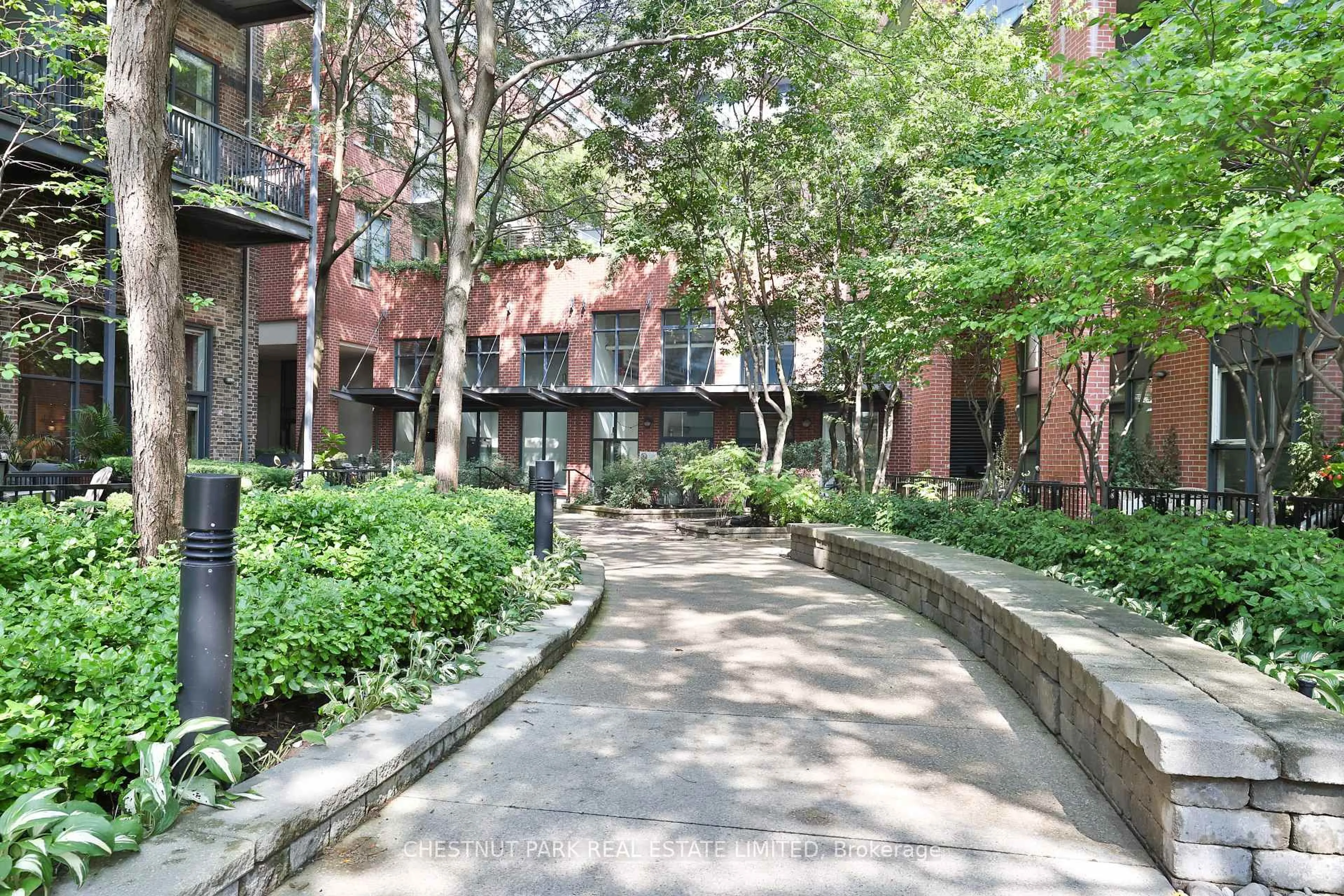 Patio, street for 369 Sorauren Ave #414, Toronto Ontario M6R 3C2