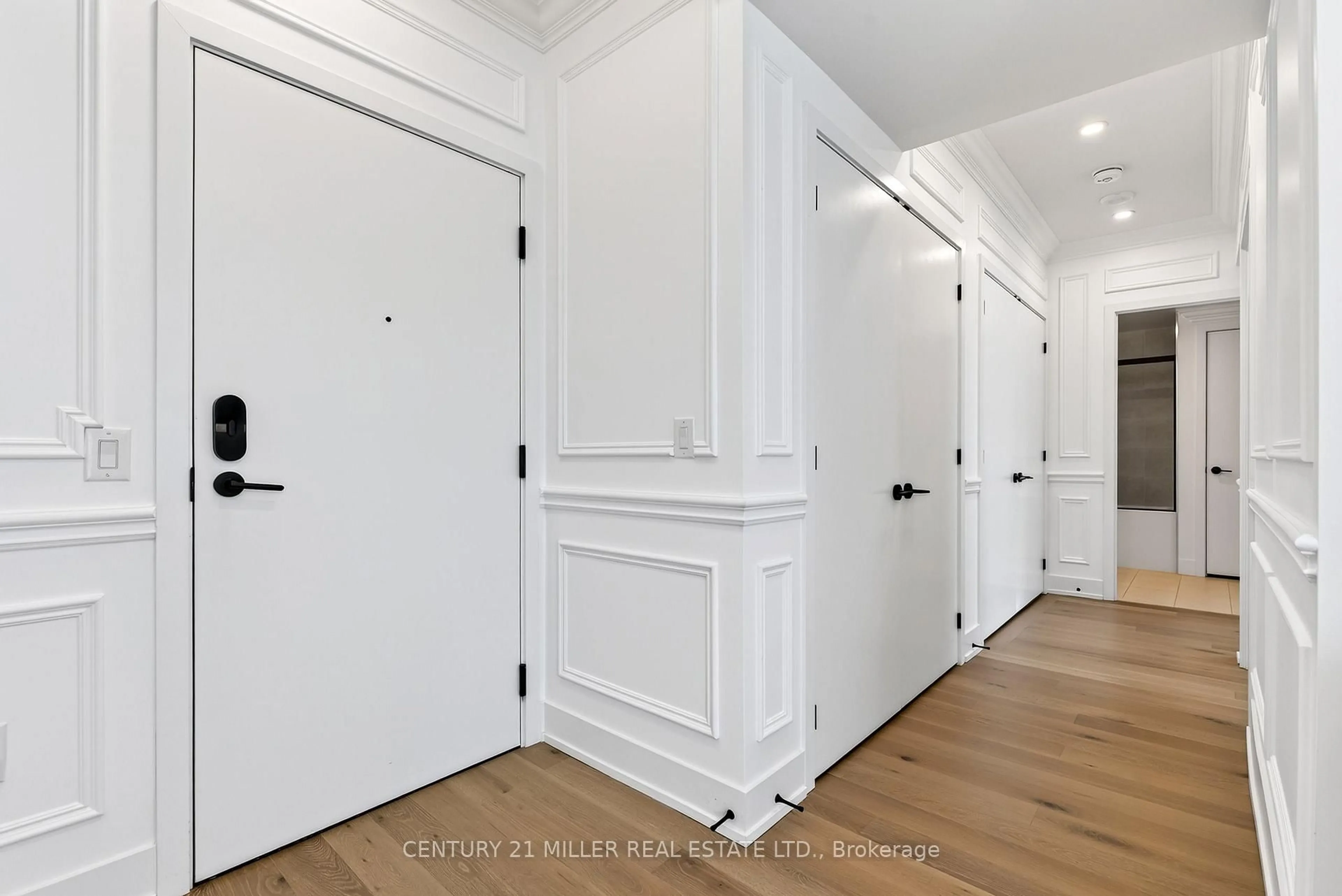 Indoor entryway for 2450 Old Bronte Rd #702, Oakville Ontario L6M 5P6