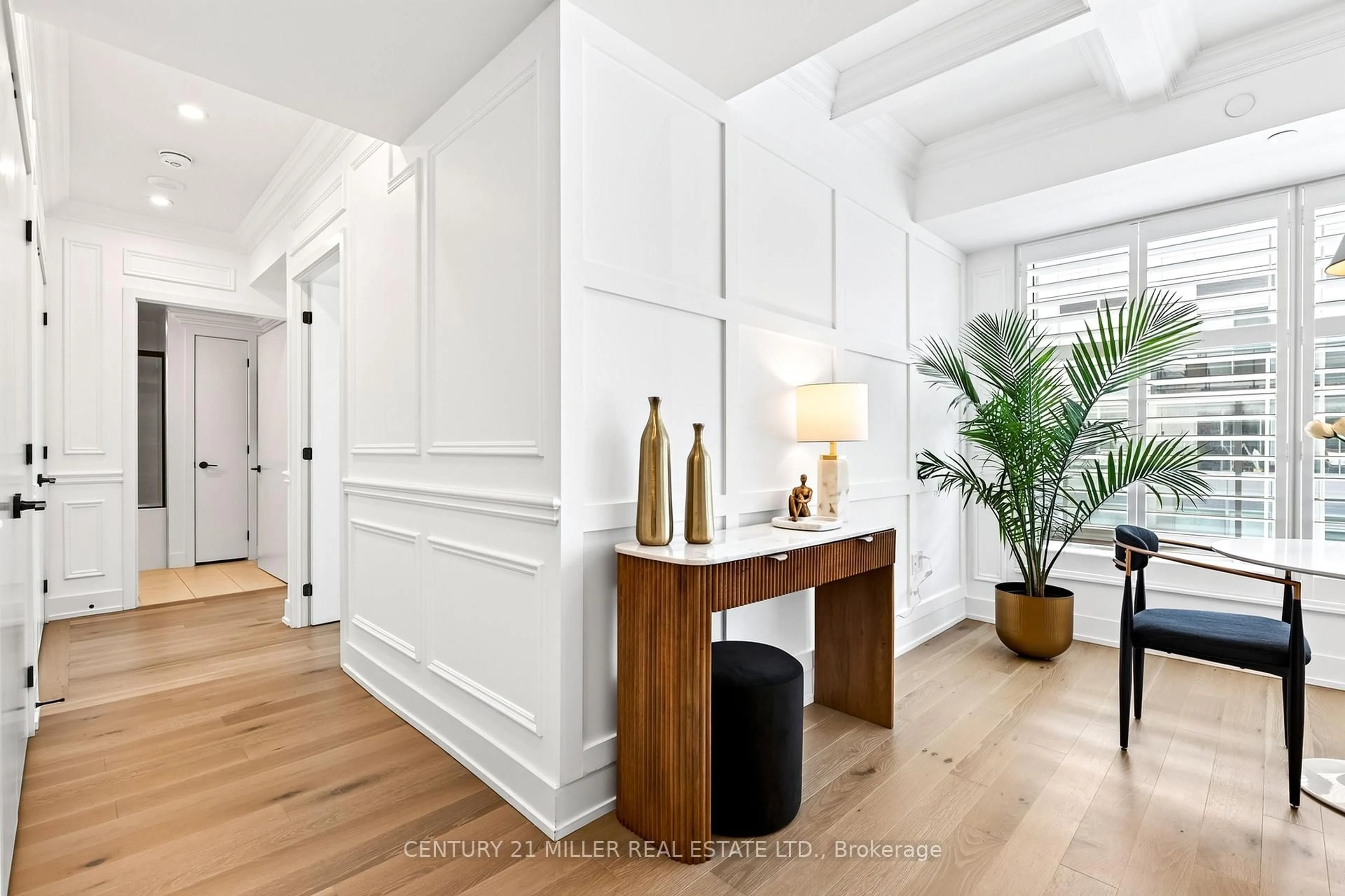 Indoor entryway for 2450 Old Bronte Rd #702, Oakville Ontario L6M 5P6