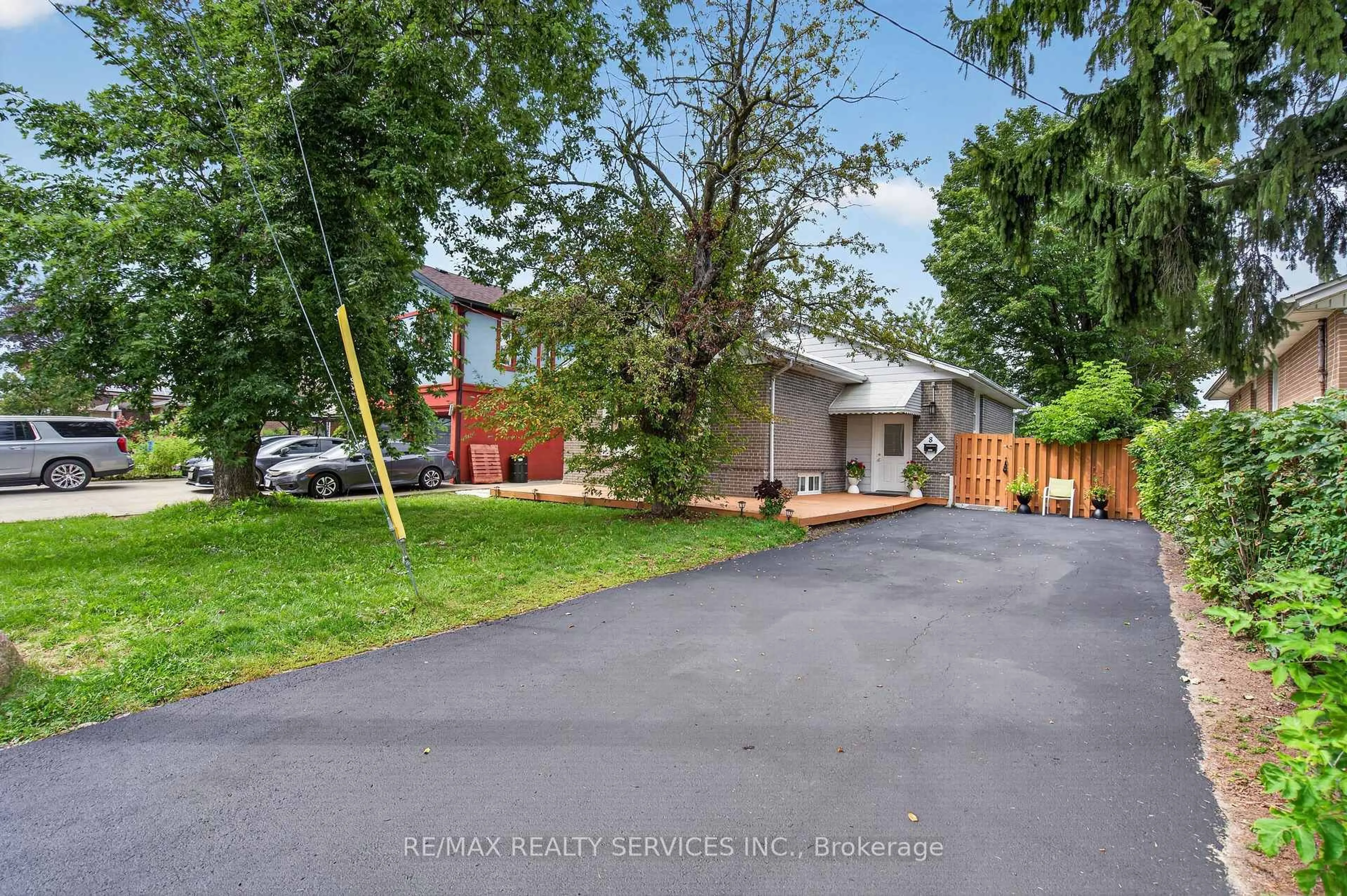 A pic from outside/outdoor area/front of a property/back of a property/a pic from drone, street for 8 Leneck Ave, Brampton Ontario L6X 2A7