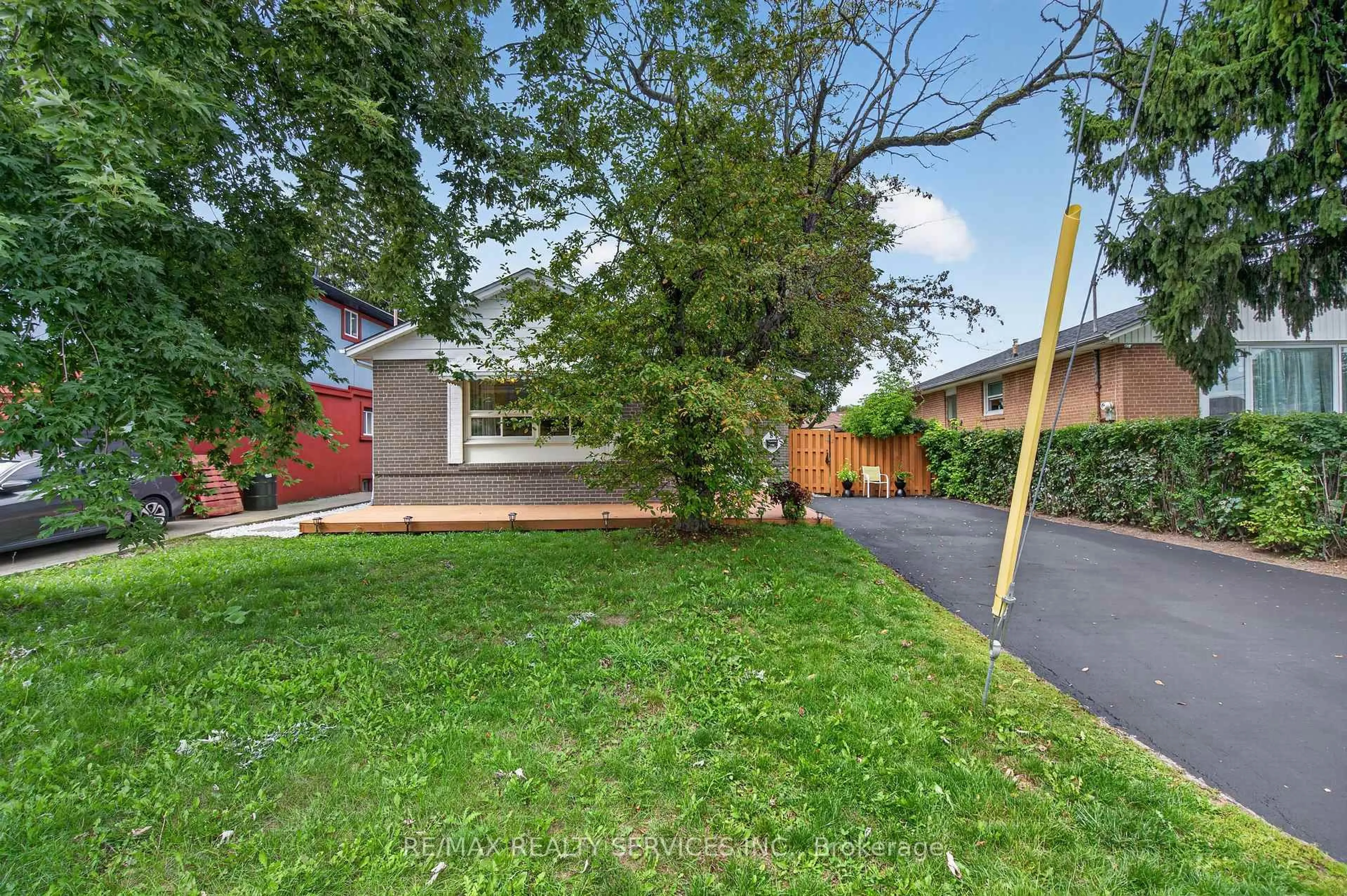A pic from outside/outdoor area/front of a property/back of a property/a pic from drone, street for 8 Leneck Ave, Brampton Ontario L6X 2A7