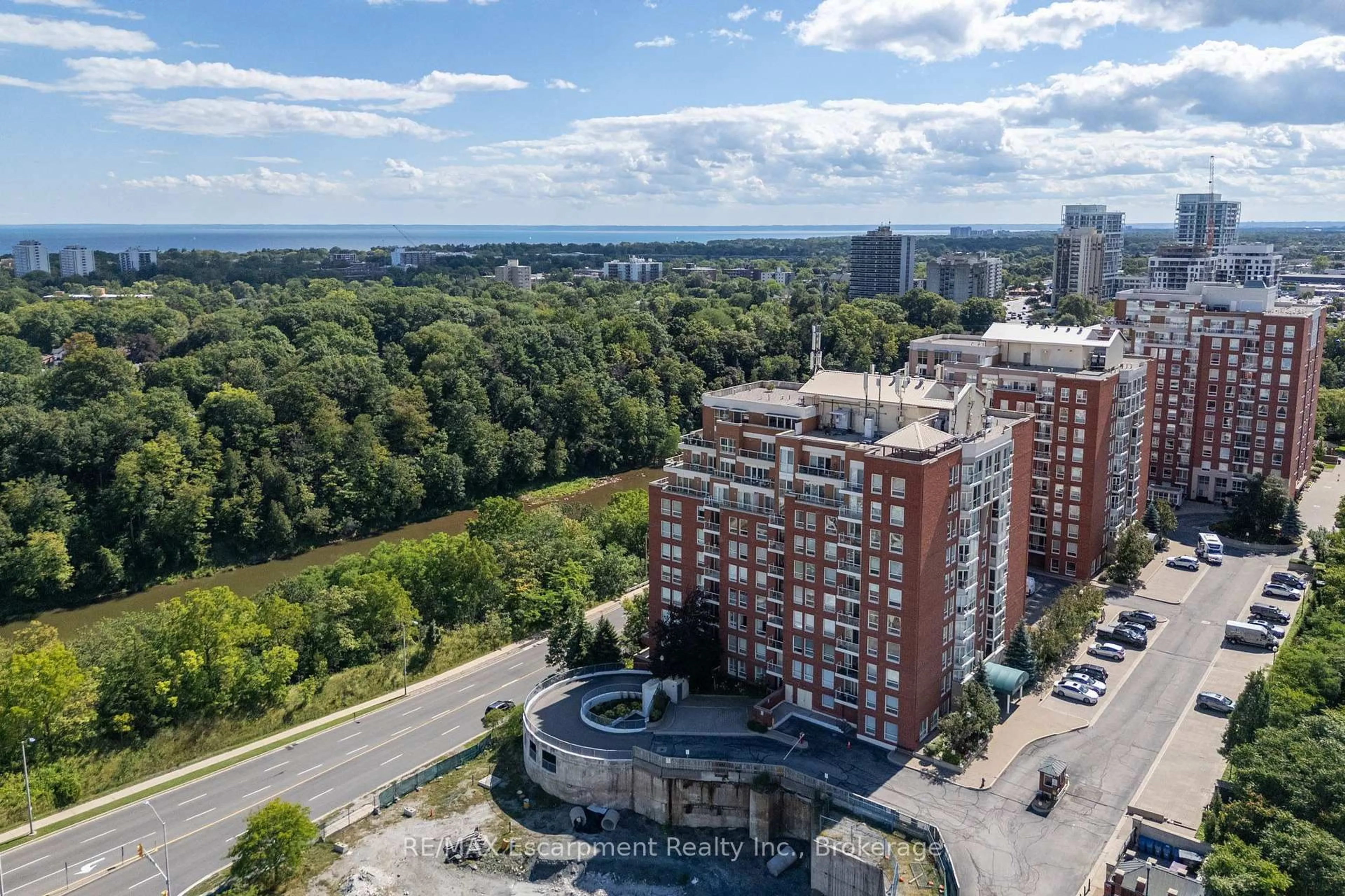 A pic from outside/outdoor area/front of a property/back of a property/a pic from drone, city buildings view from balcony for 60 Old Mill Rd #PH1, Oakville Ontario L6J 7V9