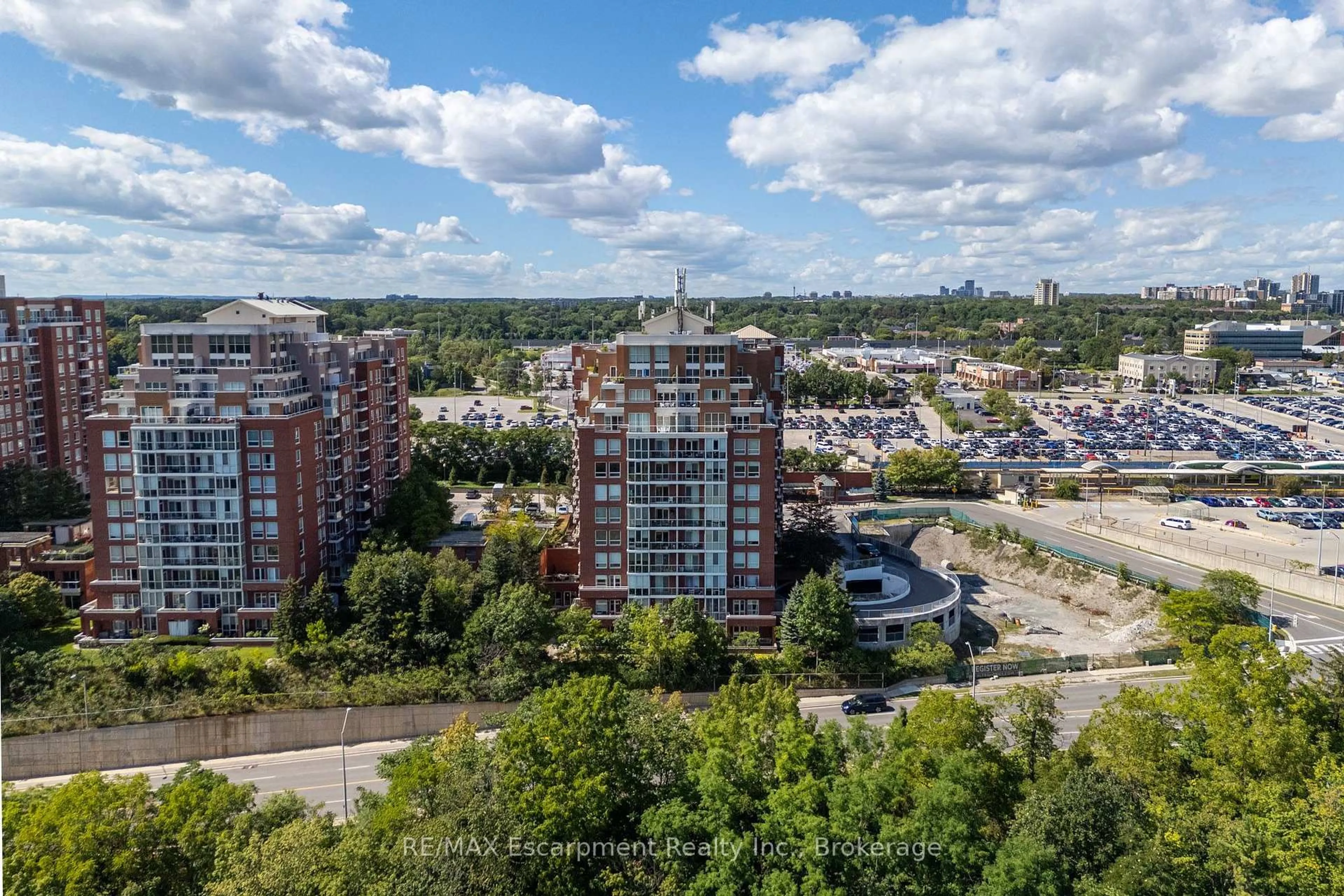 A pic from outside/outdoor area/front of a property/back of a property/a pic from drone, city buildings view from balcony for 60 Old Mill Rd #PH1, Oakville Ontario L6J 7V9