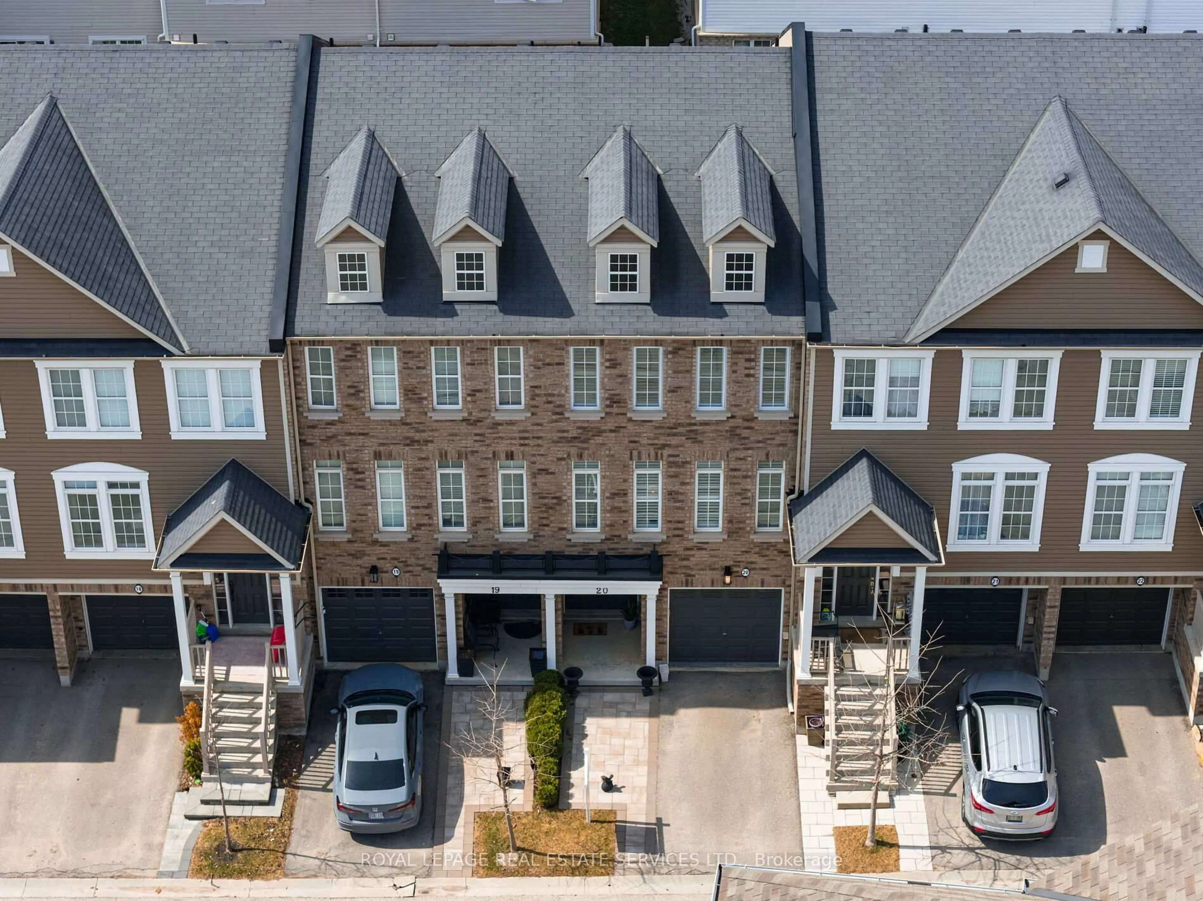 A pic from outside/outdoor area/front of a property/back of a property/a pic from drone, street for 4823 Thomas Alton Blvd #20, Burlington Ontario L7M 0V2