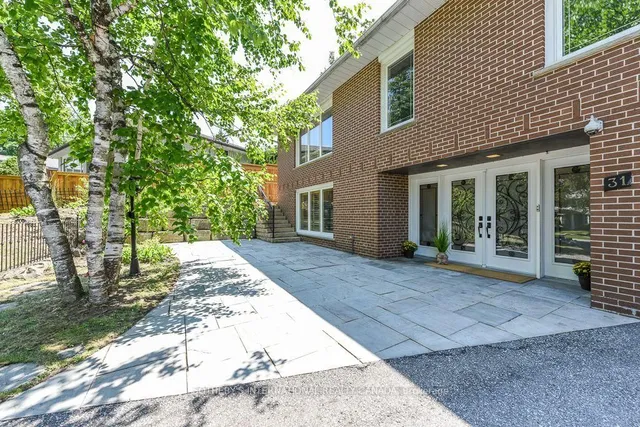31 Queensborough Cres, Toronto 4