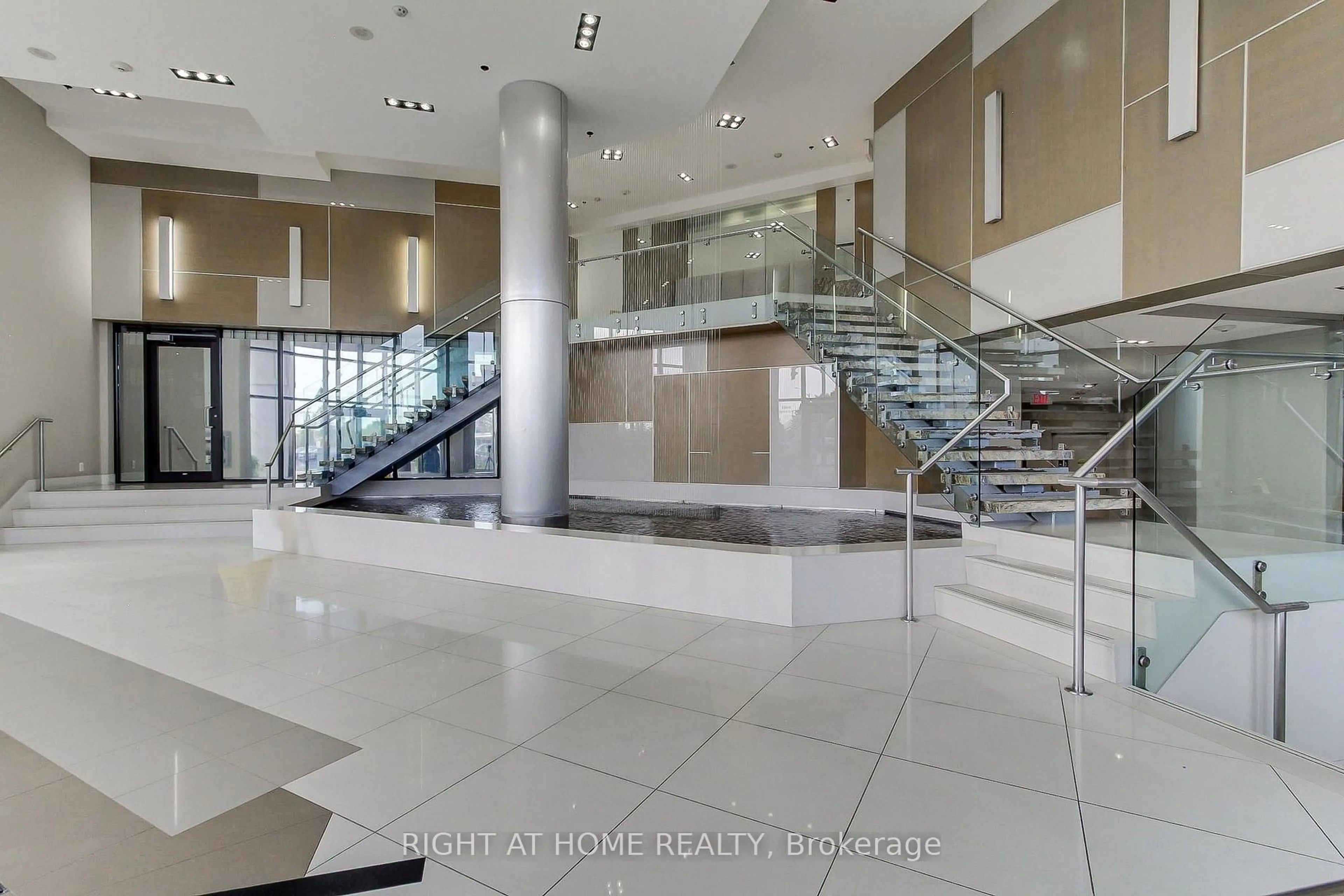 Indoor foyer for 1060 Sheppard Ave #Ph04, Toronto Ontario M3J 0G7