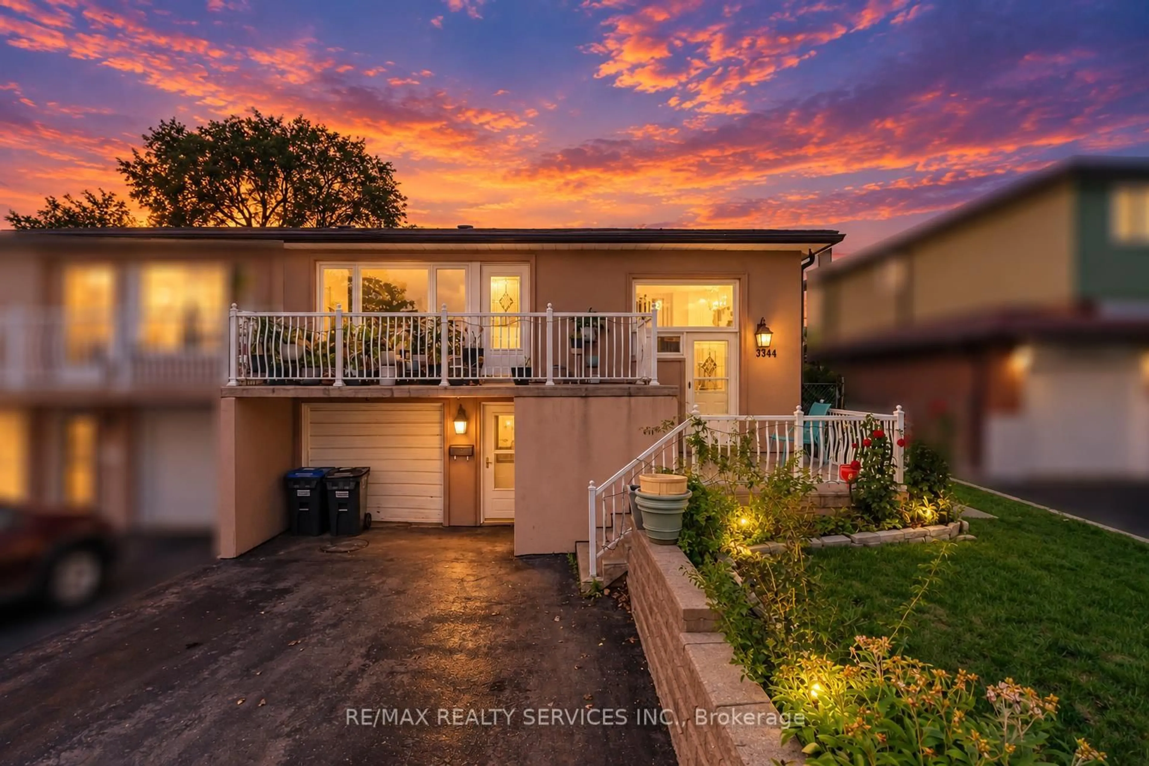 A pic from outside/outdoor area/front of a property/back of a property/a pic from drone, street for 3344 Chipley Cres, Mississauga Ontario L4T 2E2
