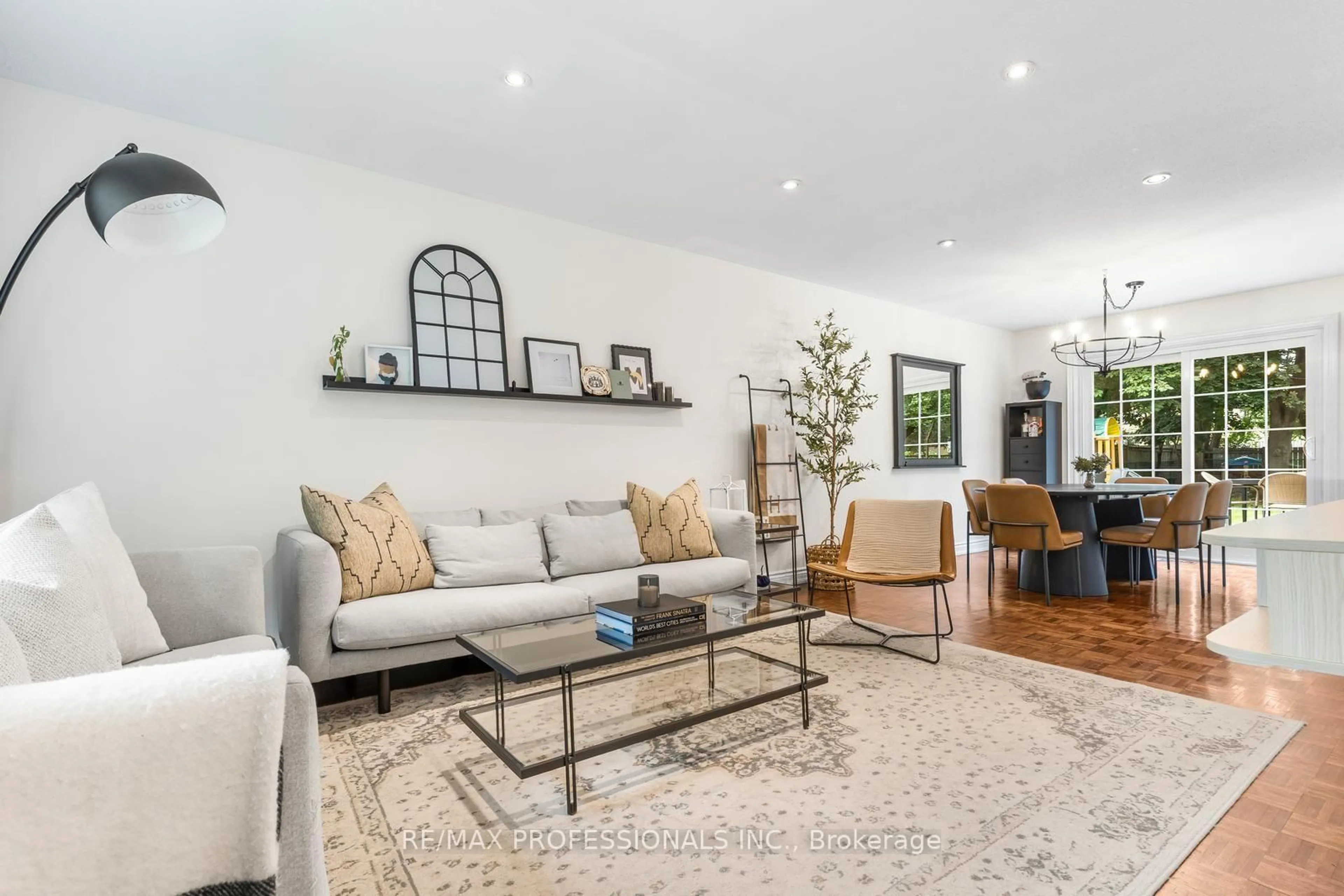 Living room with furniture, unknown for 37 Birchleaf Cres, Toronto Ontario M9R 2L5