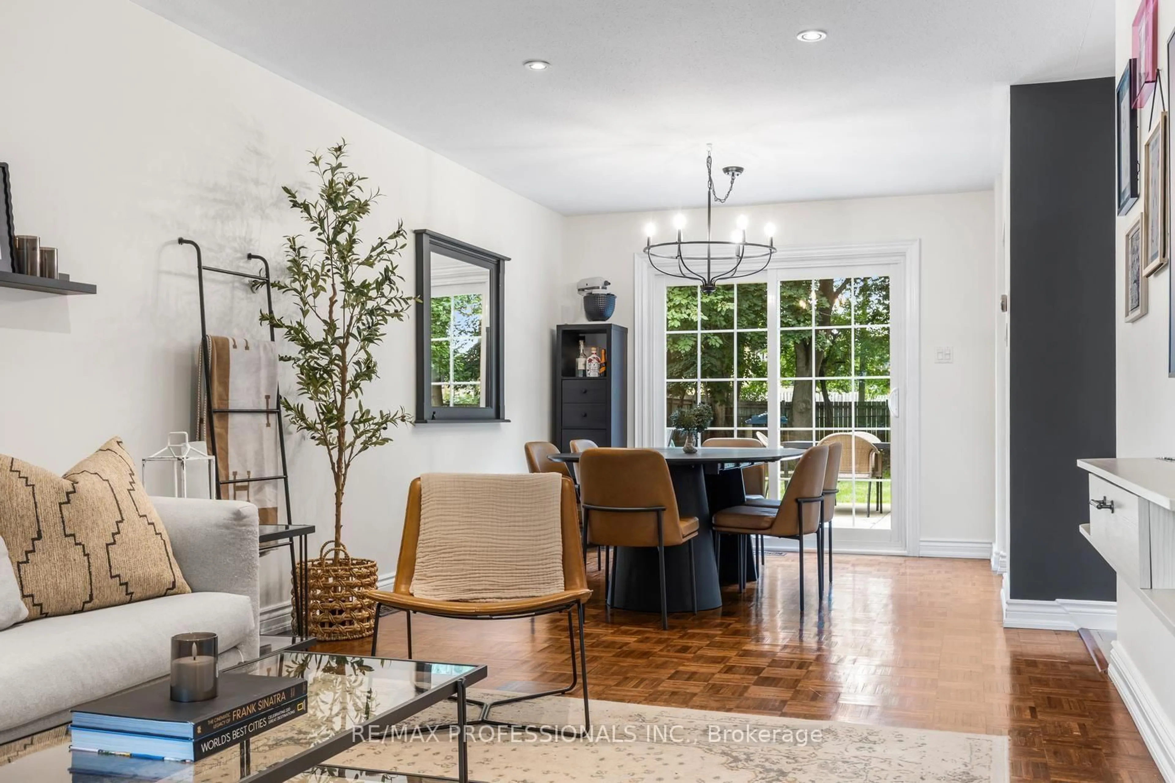 Living room with furniture, unknown for 37 Birchleaf Cres, Toronto Ontario M9R 2L5