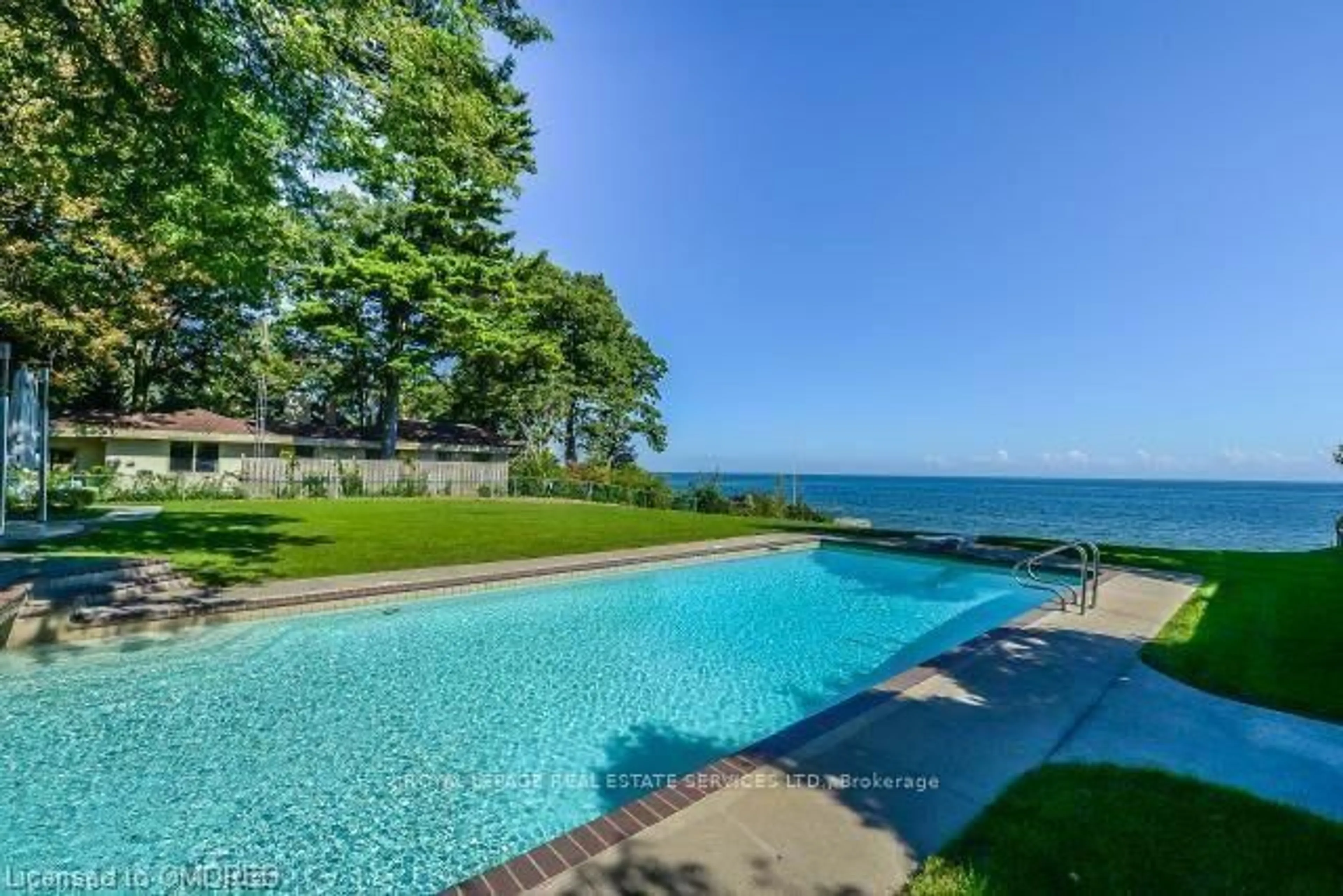 Pool for 16 Ennisclare Dr, Oakville Ontario L6J 4N2
