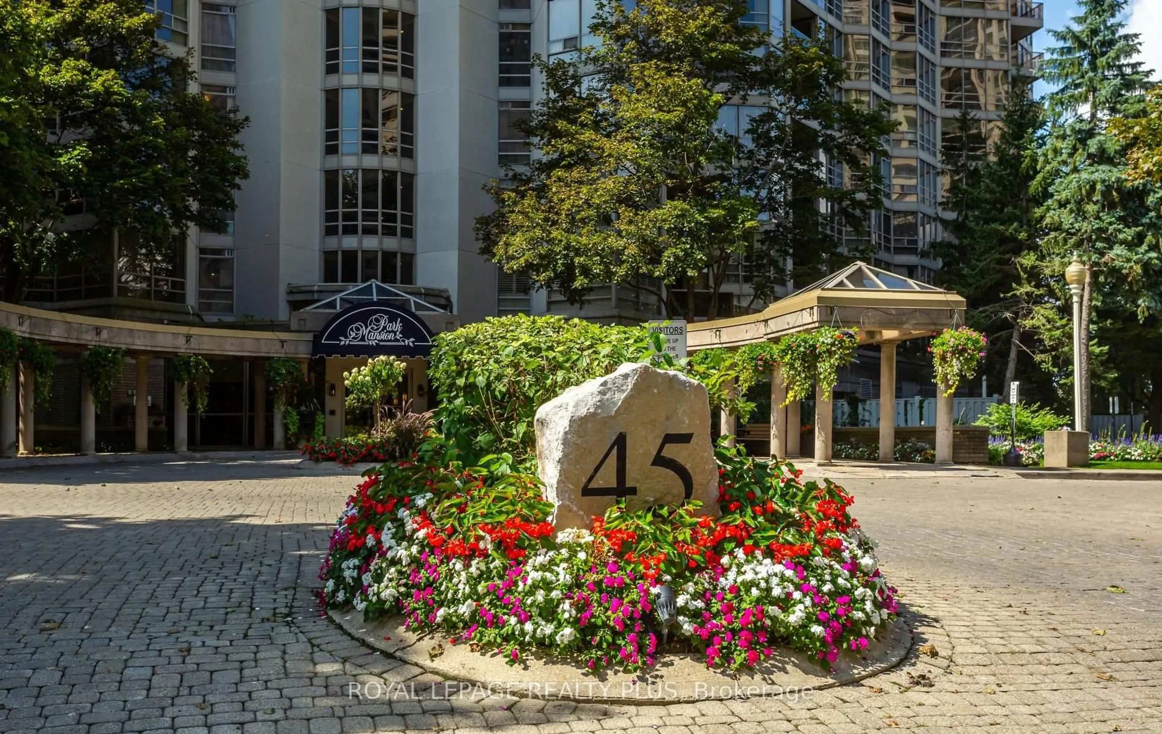 Indoor foyer for 45 Kingsbridge Garden Circ #808, Mississauga Ontario L5R 3K4